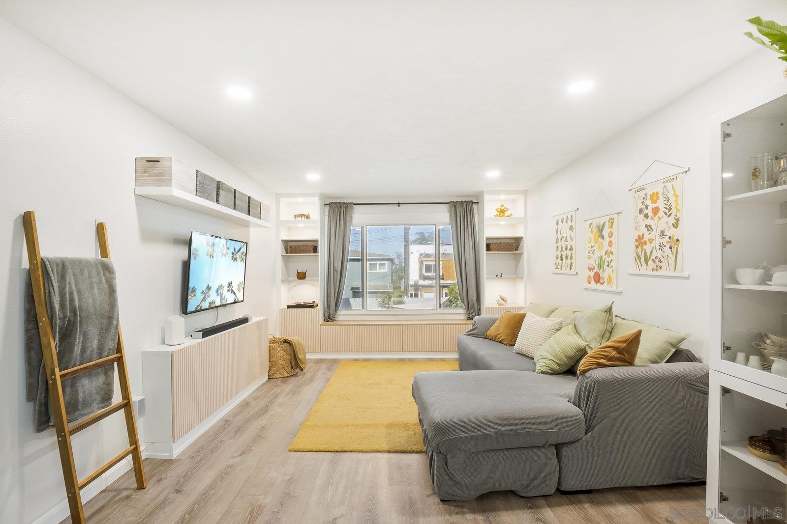 Detail Gallery Image 2 of 31 For 140  Walnut Ave  2a,  San Diego,  CA 92103 - 2 Beds | 2 Baths