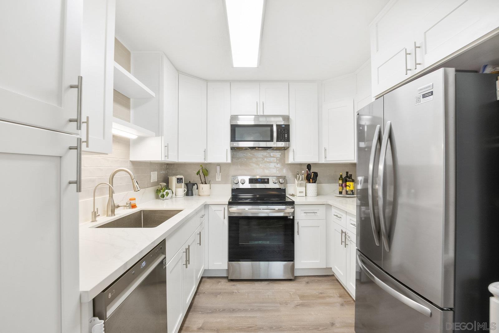 Detail Gallery Image 12 of 31 For 140  Walnut Ave  2a,  San Diego,  CA 92103 - 2 Beds | 2 Baths