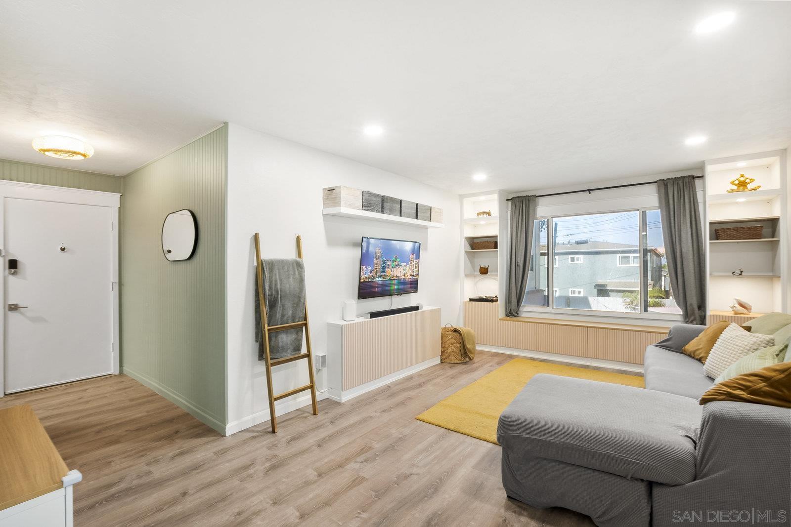 Detail Gallery Image 4 of 31 For 140  Walnut Ave  2a,  San Diego,  CA 92103 - 2 Beds | 2 Baths