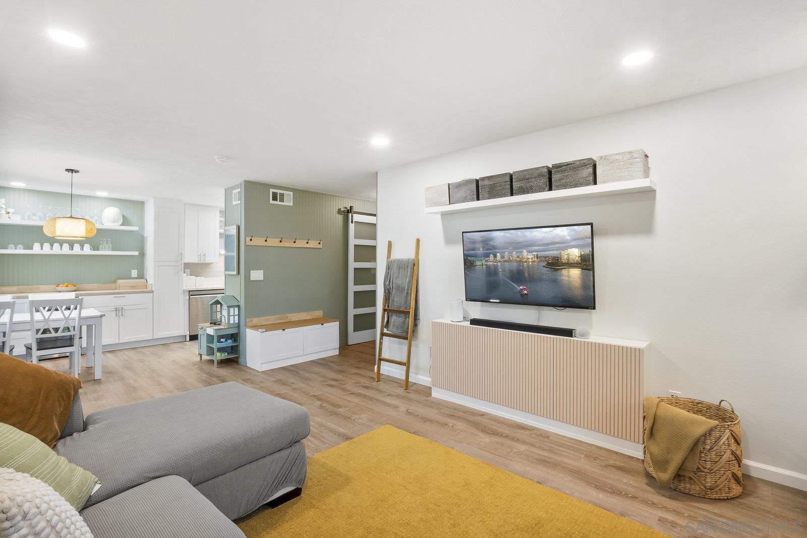 Detail Gallery Image 5 of 31 For 140  Walnut Ave  2a,  San Diego,  CA 92103 - 2 Beds | 2 Baths