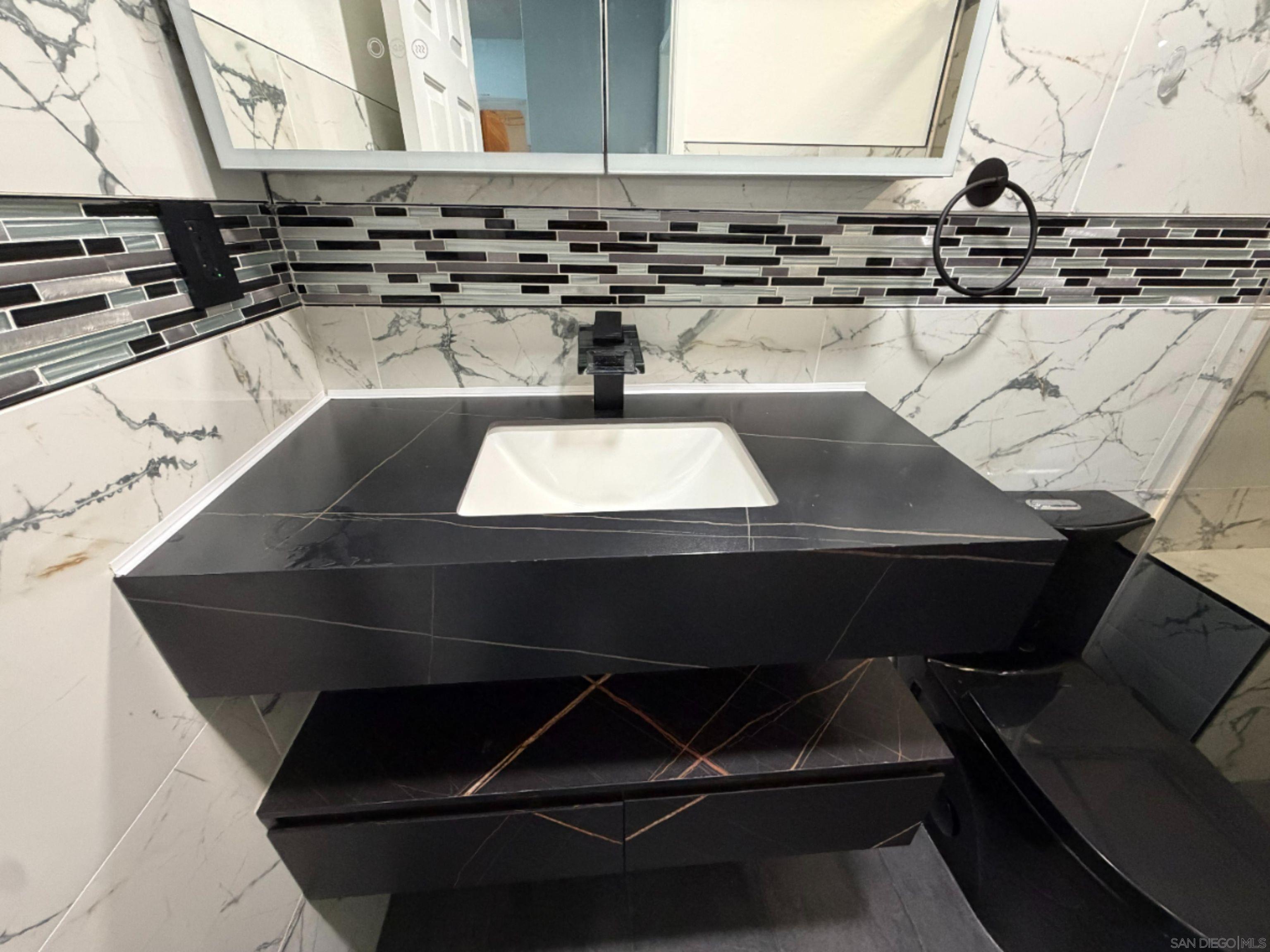 Detail Gallery Image 25 of 45 For 5873  Montery Place, Palmdale,  CA 93552 - 5 Beds | 3 Baths