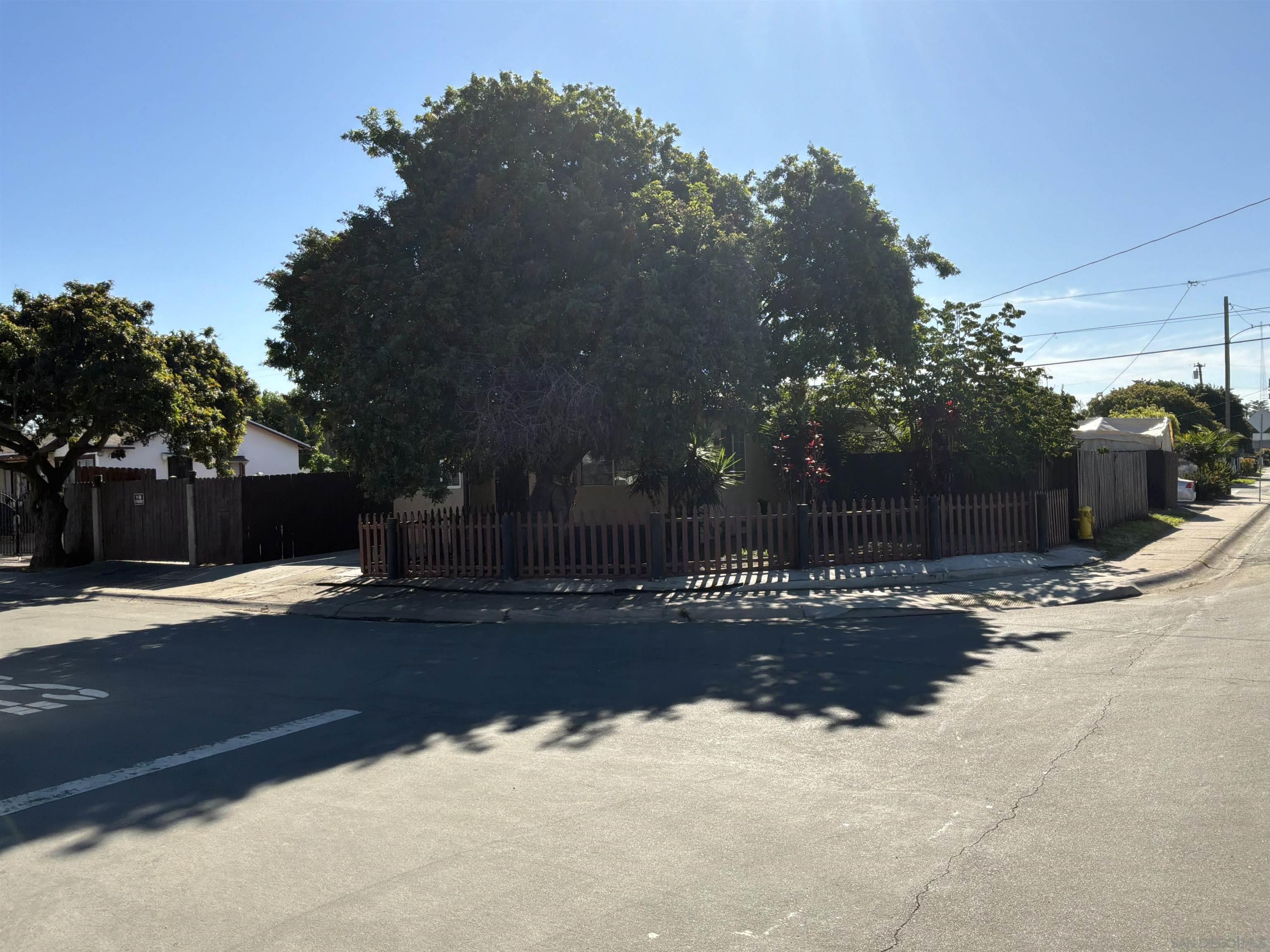 Detail Gallery Image 2 of 5 For 3305  Steel St, San Diego,  CA 92113 - 2 Beds | 1 Baths