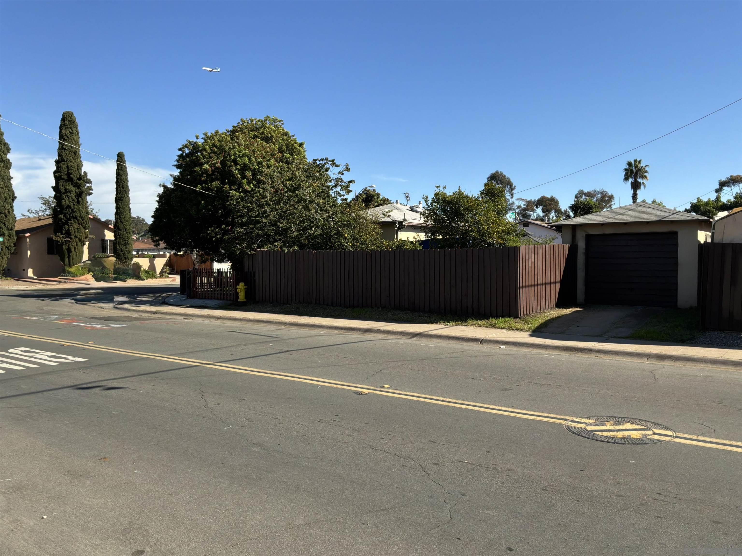 Detail Gallery Image 3 of 5 For 3305  Steel St, San Diego,  CA 92113 - 2 Beds | 1 Baths