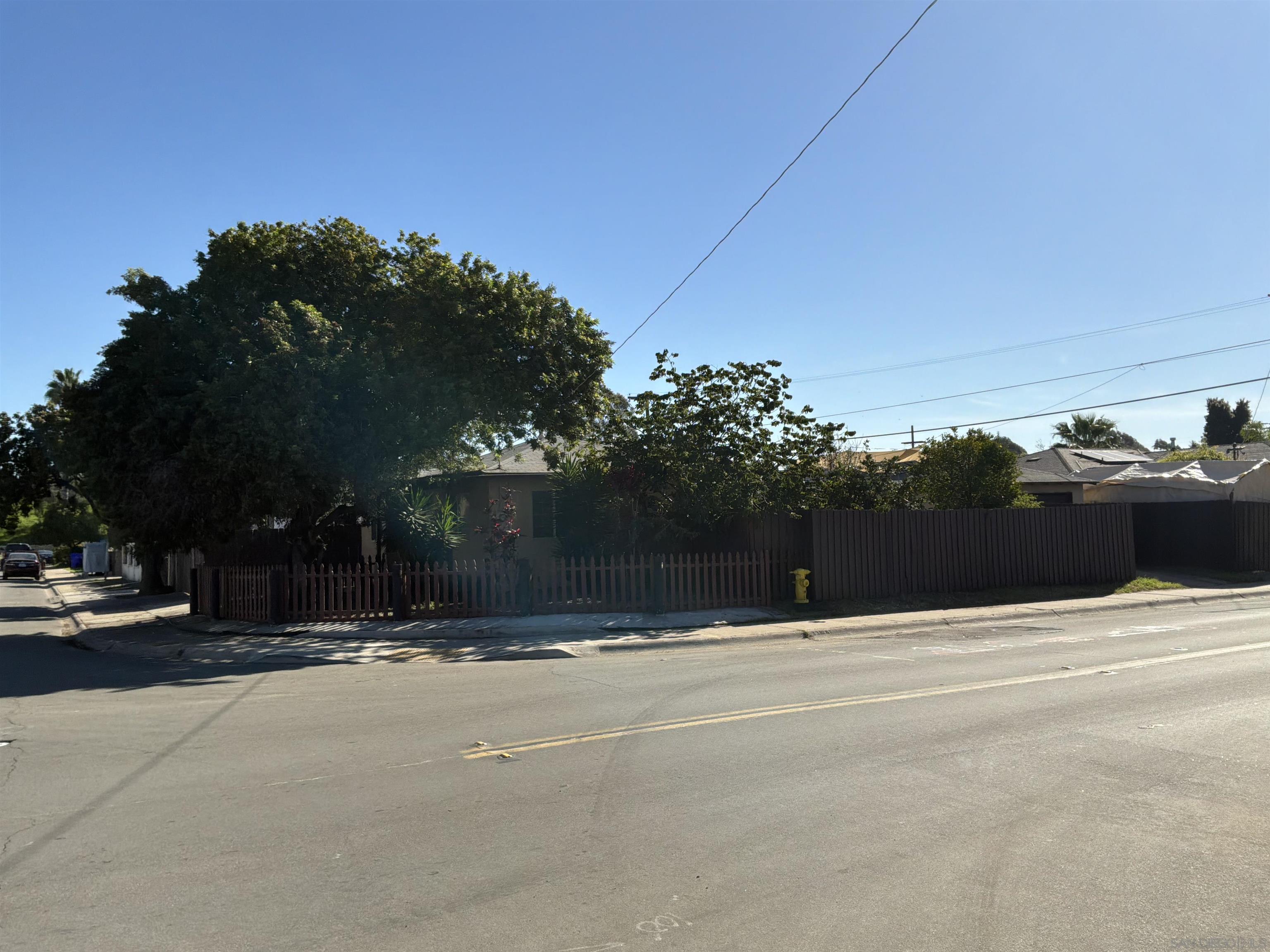 Detail Gallery Image 5 of 5 For 3305  Steel St, San Diego,  CA 92113 - 2 Beds | 1 Baths