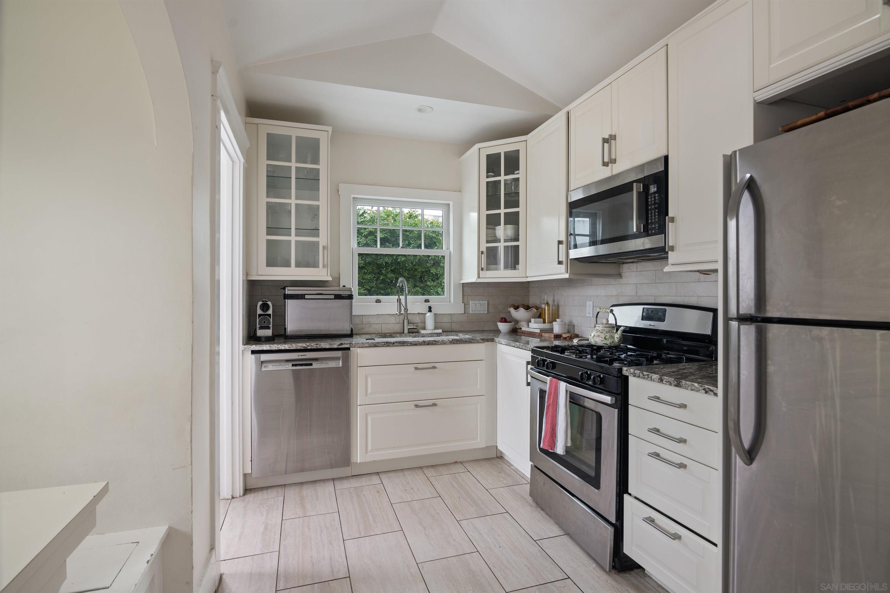 Detail Gallery Image 13 of 36 For 3729  Indiana Street, San Diego,  CA 92103 - 3 Beds | 2 Baths