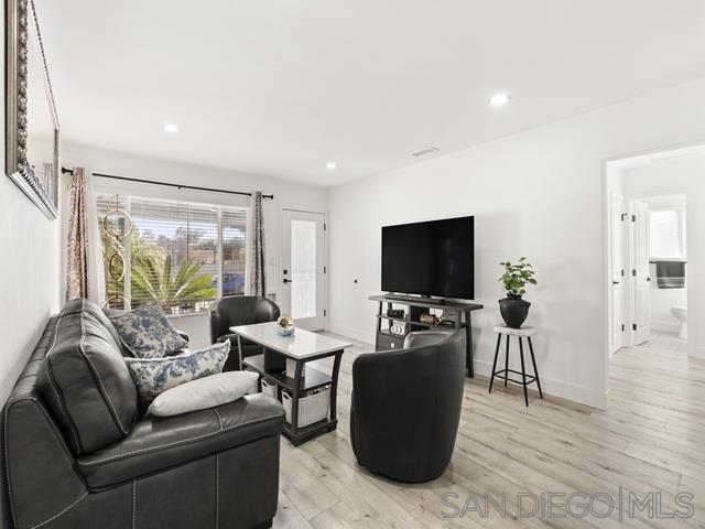 Detail Gallery Image 14 of 49 For 4976  Arroyo Linda Ave, San Diego,  CA 92117 - 4 Beds | 2 Baths