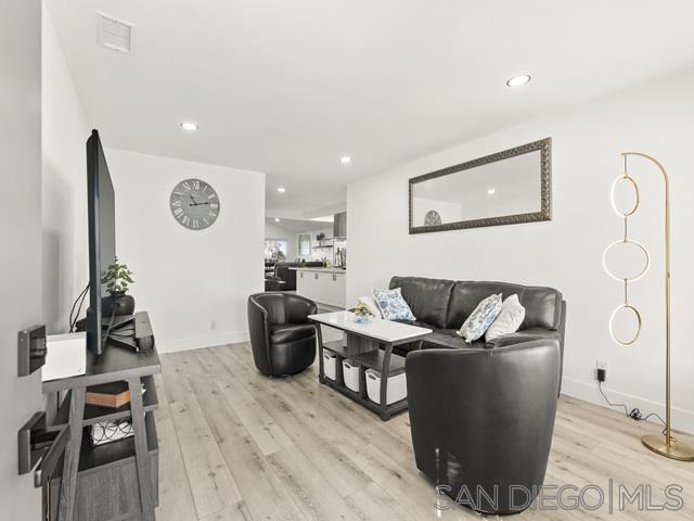 Detail Gallery Image 15 of 49 For 4976  Arroyo Linda Ave, San Diego,  CA 92117 - 4 Beds | 2 Baths