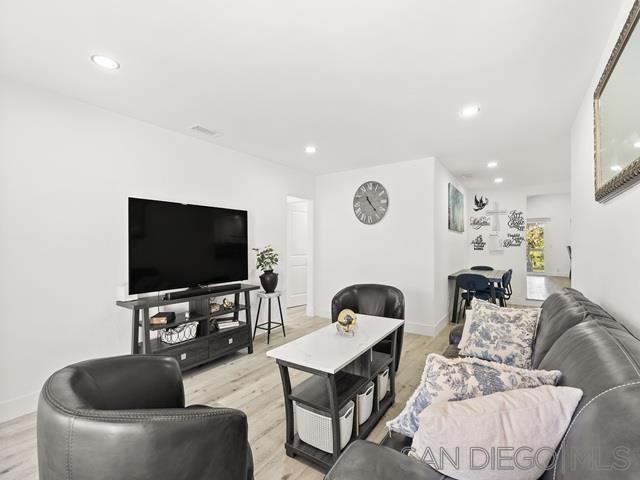 Detail Gallery Image 17 of 49 For 4976  Arroyo Linda Ave, San Diego,  CA 92117 - 4 Beds | 2 Baths