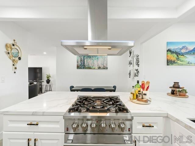 Detail Gallery Image 4 of 49 For 4976  Arroyo Linda Ave, San Diego,  CA 92117 - 4 Beds | 2 Baths