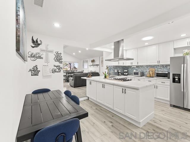 Detail Gallery Image 5 of 49 For 4976  Arroyo Linda Ave, San Diego,  CA 92117 - 4 Beds | 2 Baths