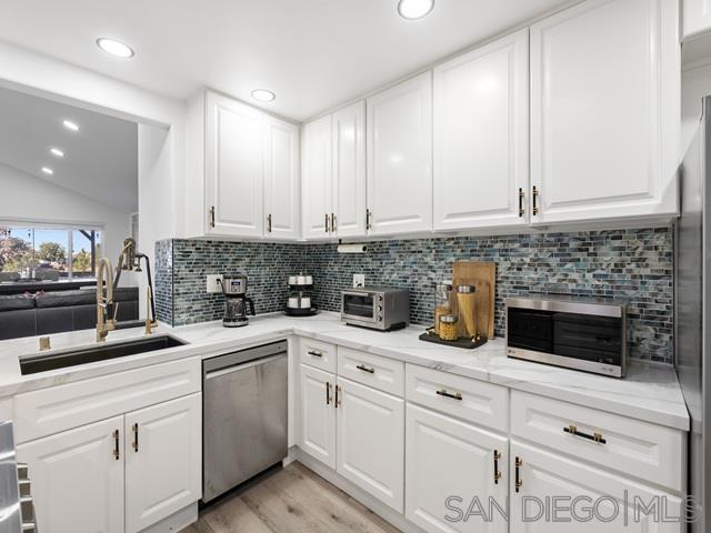 Detail Gallery Image 7 of 49 For 4976  Arroyo Linda Ave, San Diego,  CA 92117 - 4 Beds | 2 Baths