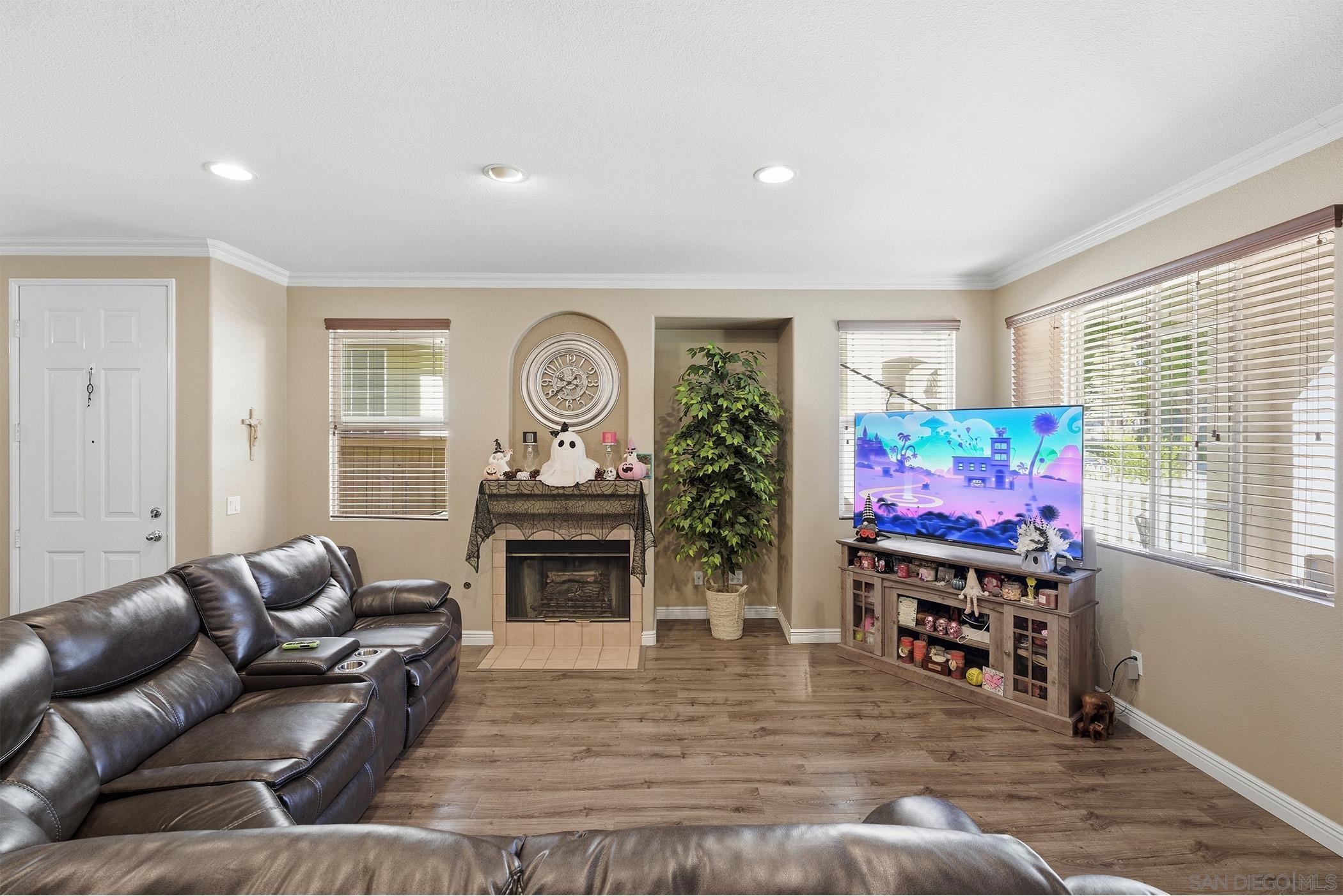 Detail Gallery Image 5 of 20 For 1884  Monaco, Chula Vista,  CA 91913 - 3 Beds | 2/1 Baths