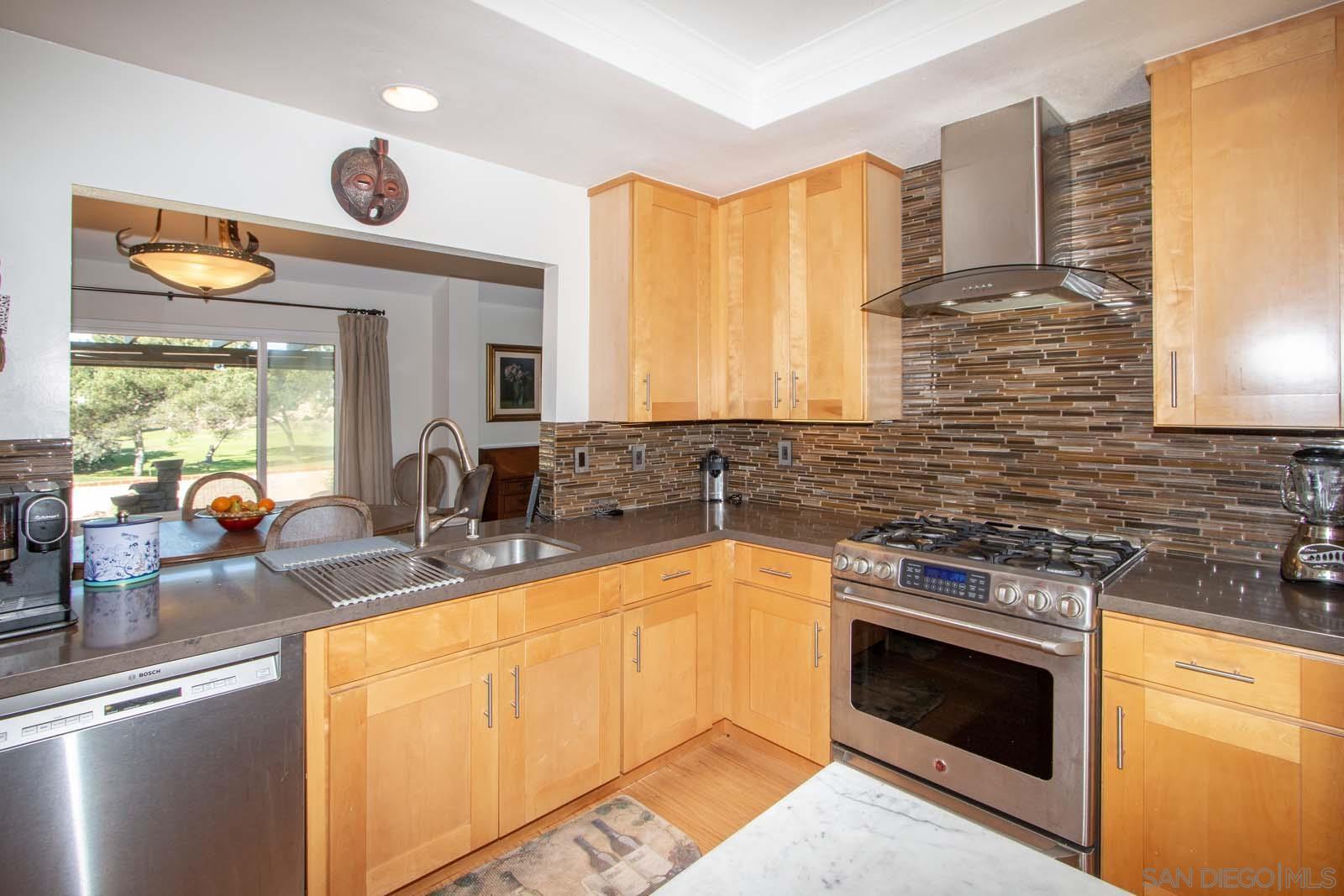 Detail Gallery Image 6 of 43 For 17620  Caminito Chiclayo, San Diego,  CA 92128 - 2 Beds | 2 Baths