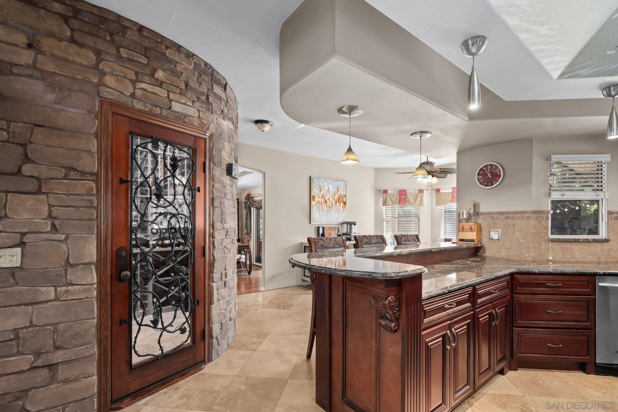 Detail Gallery Image 7 of 70 For 1180  Academy Ln, Vista,  CA 92081 - 5 Beds | 4 Baths