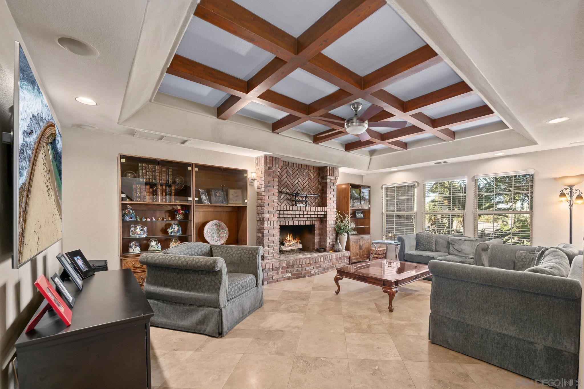 Detail Gallery Image 8 of 70 For 1180  Academy Ln, Vista,  CA 92081 - 5 Beds | 4 Baths