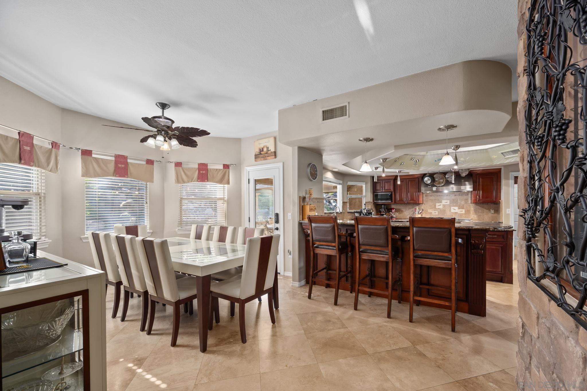 Detail Gallery Image 9 of 70 For 1180  Academy Ln, Vista,  CA 92081 - 5 Beds | 4 Baths