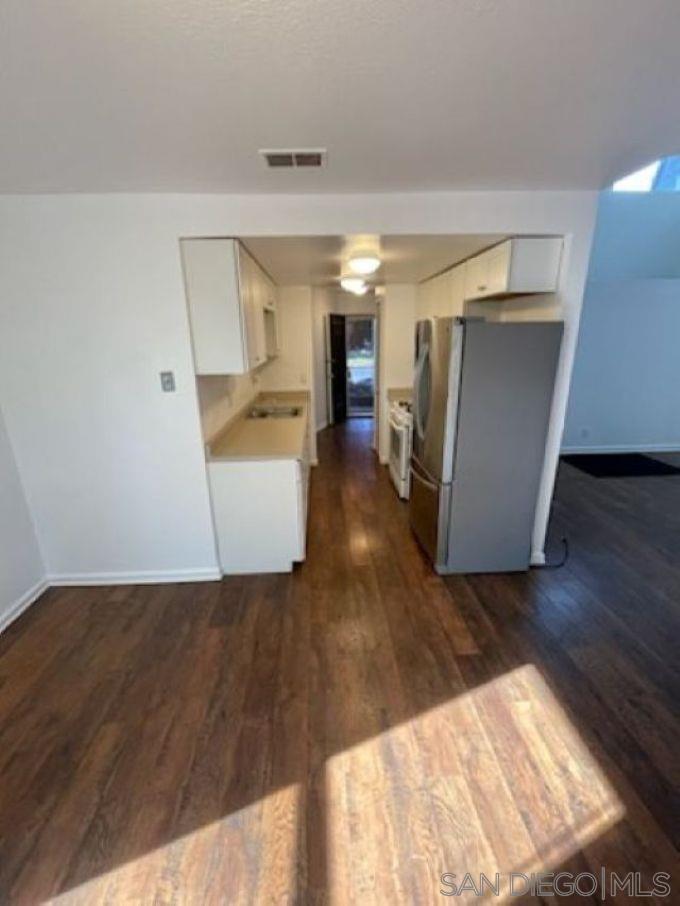 Detail Gallery Image 7 of 20 For 935 W 8th St, Santa Rosa,  CA 95401 - 4 Beds | 2 Baths