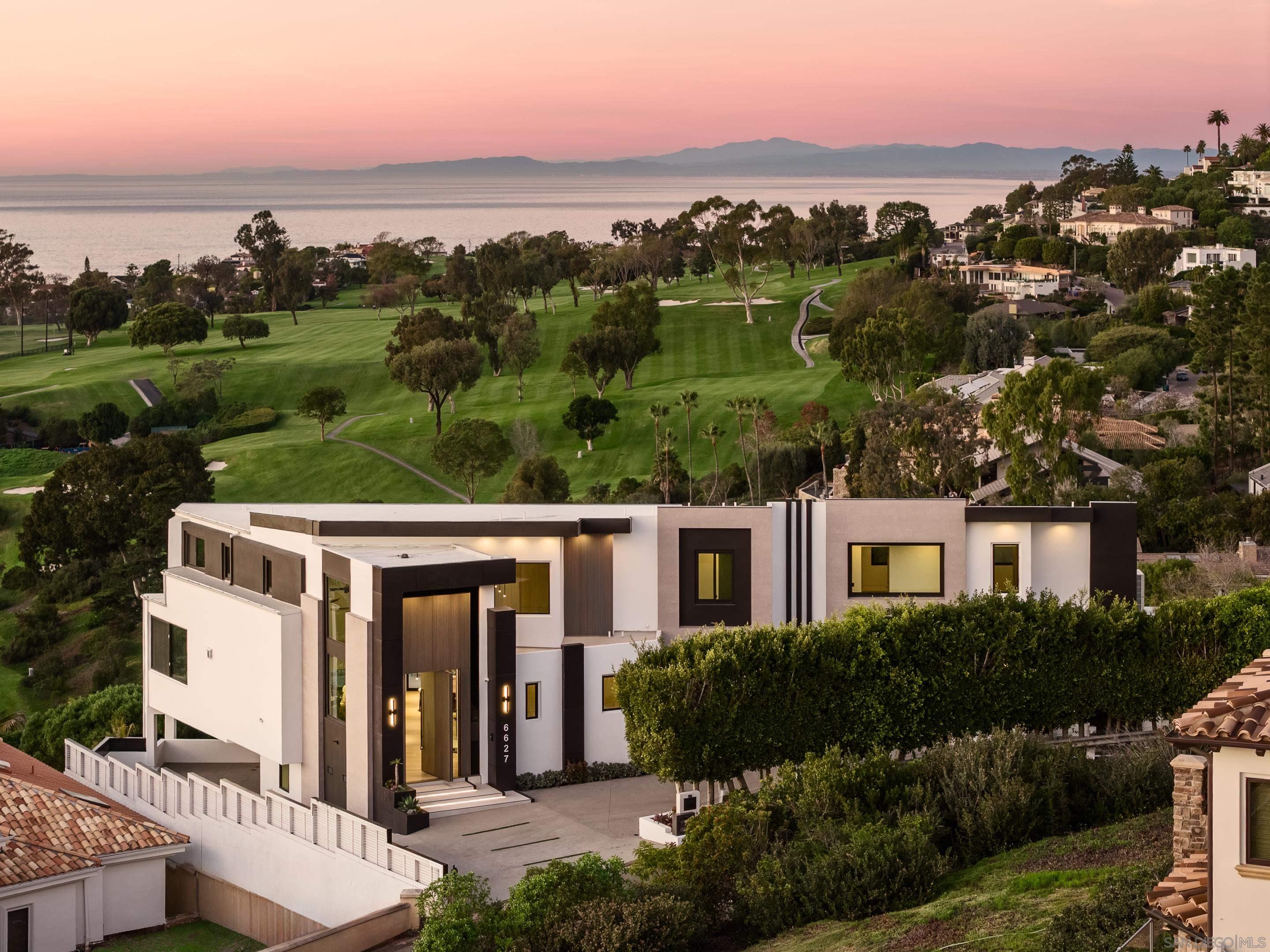 Detail Gallery Image 2 of 45 For 6627  Muirlands Dr, La Jolla,  CA 92037 - 7 Beds | 7/1 Baths