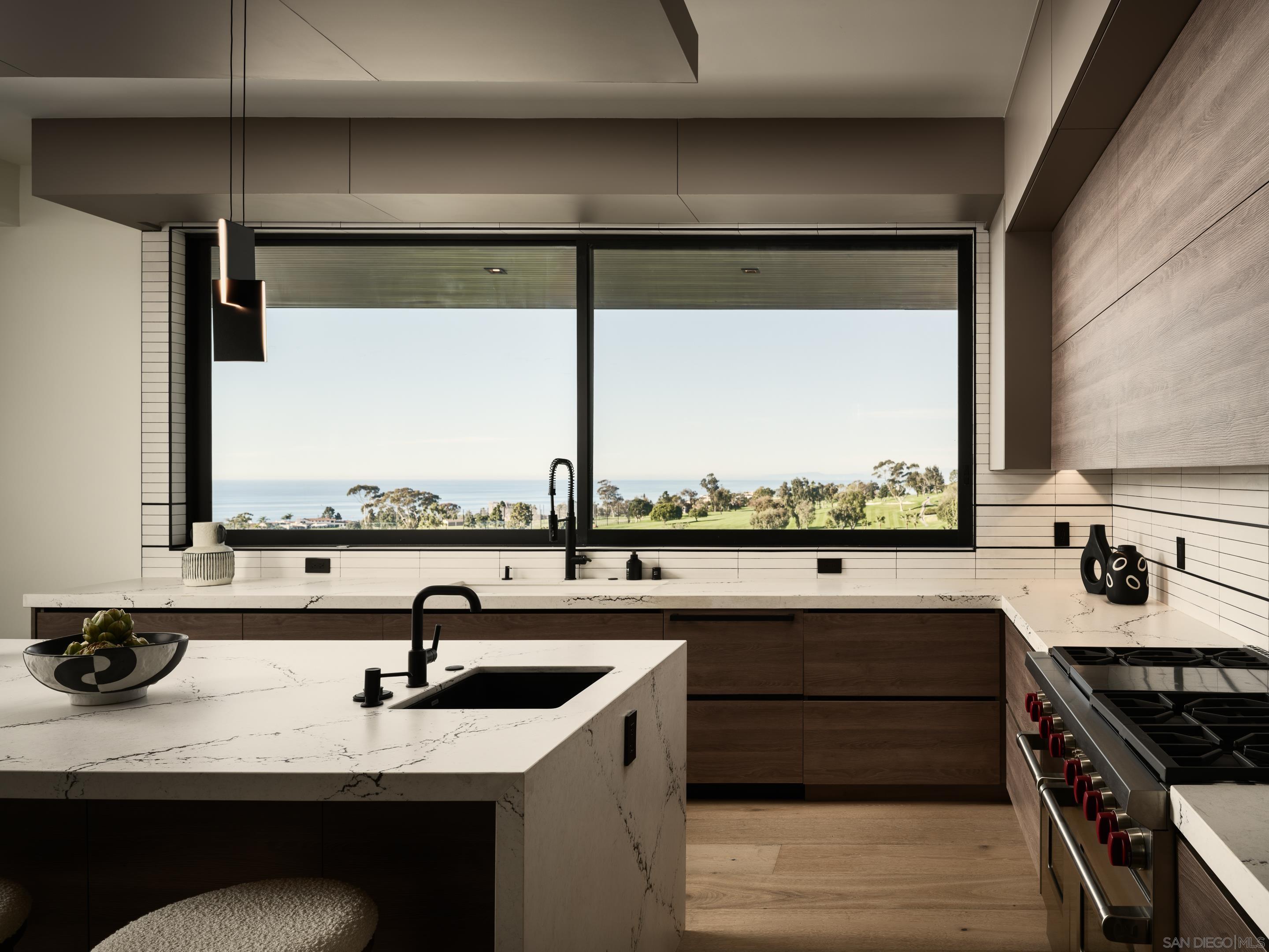 Detail Gallery Image 17 of 45 For 6627  Muirlands Dr, La Jolla,  CA 92037 - 7 Beds | 7/1 Baths