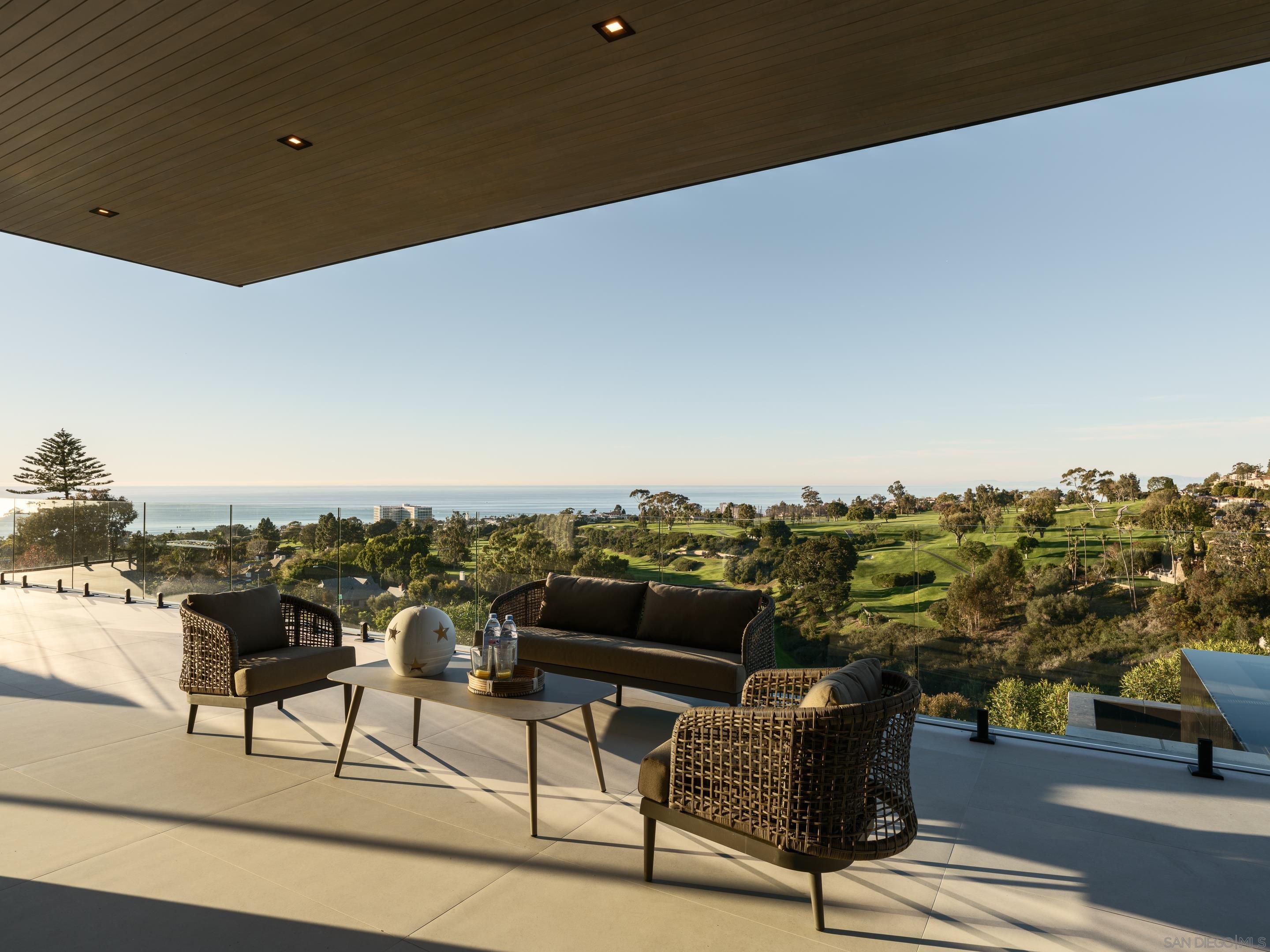 Detail Gallery Image 4 of 45 For 6627  Muirlands Dr, La Jolla,  CA 92037 - 7 Beds | 7/1 Baths