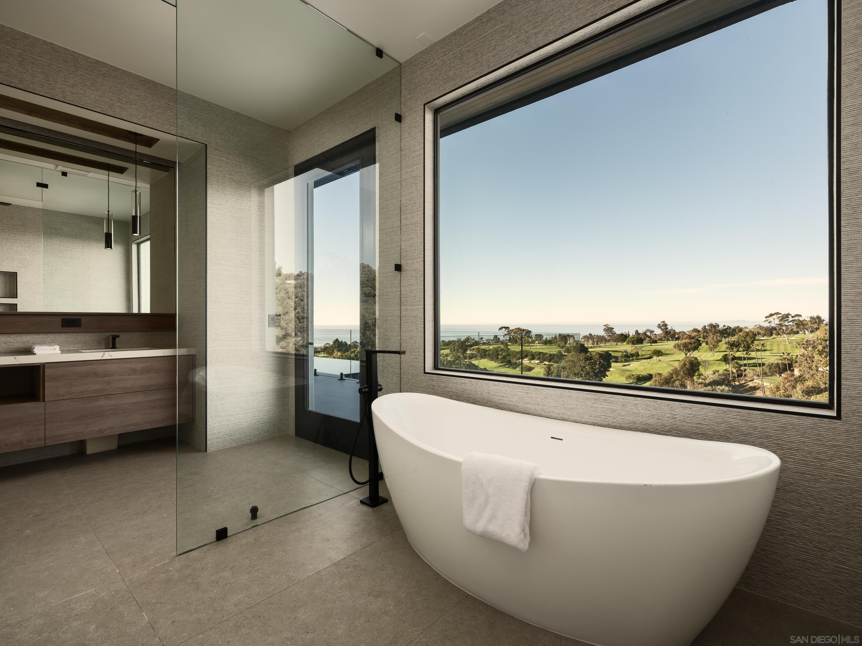 Detail Gallery Image 31 of 45 For 6627  Muirlands Dr, La Jolla,  CA 92037 - 7 Beds | 7/1 Baths