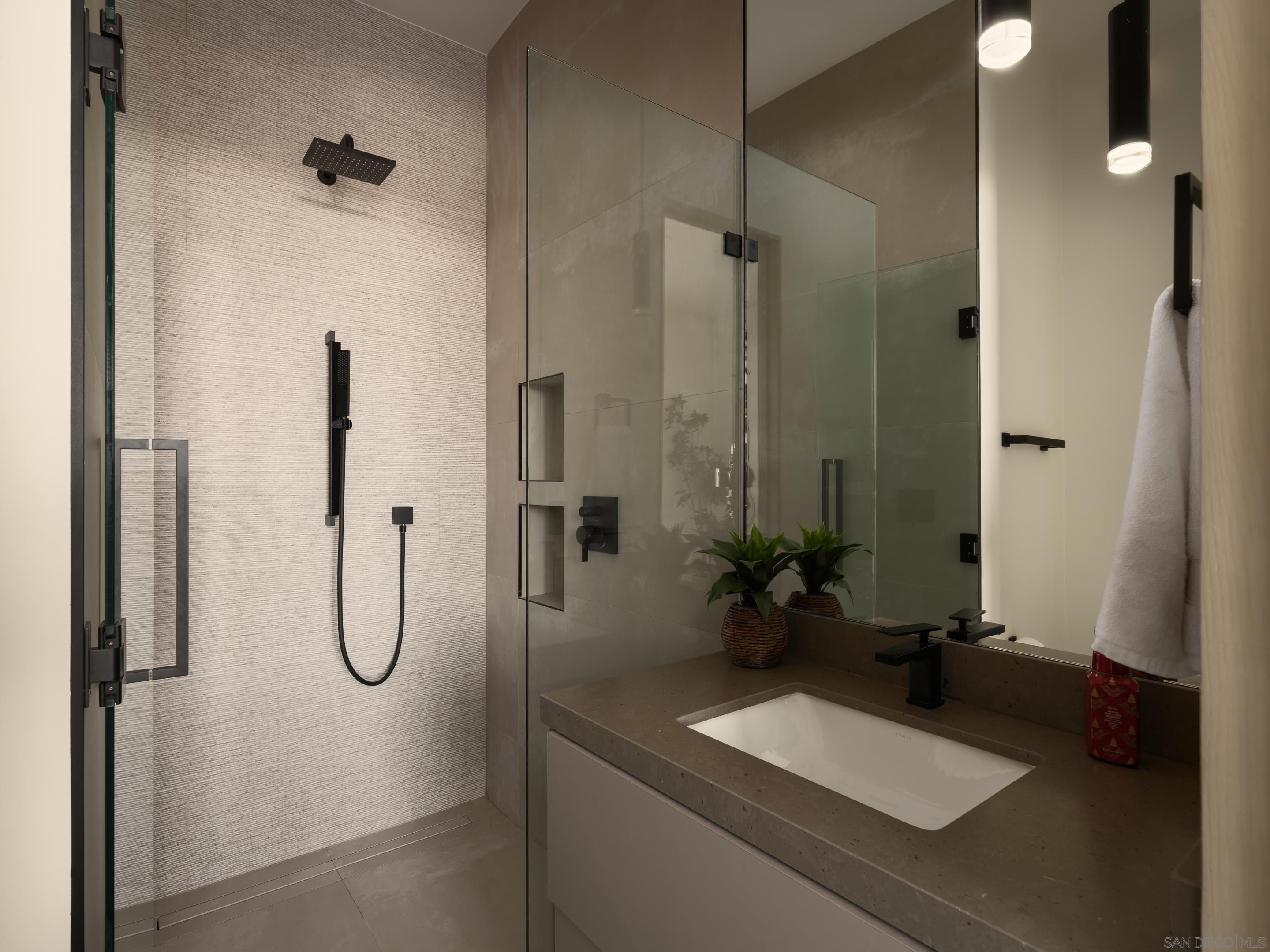 Detail Gallery Image 40 of 45 For 6627  Muirlands Dr, La Jolla,  CA 92037 - 7 Beds | 7/1 Baths