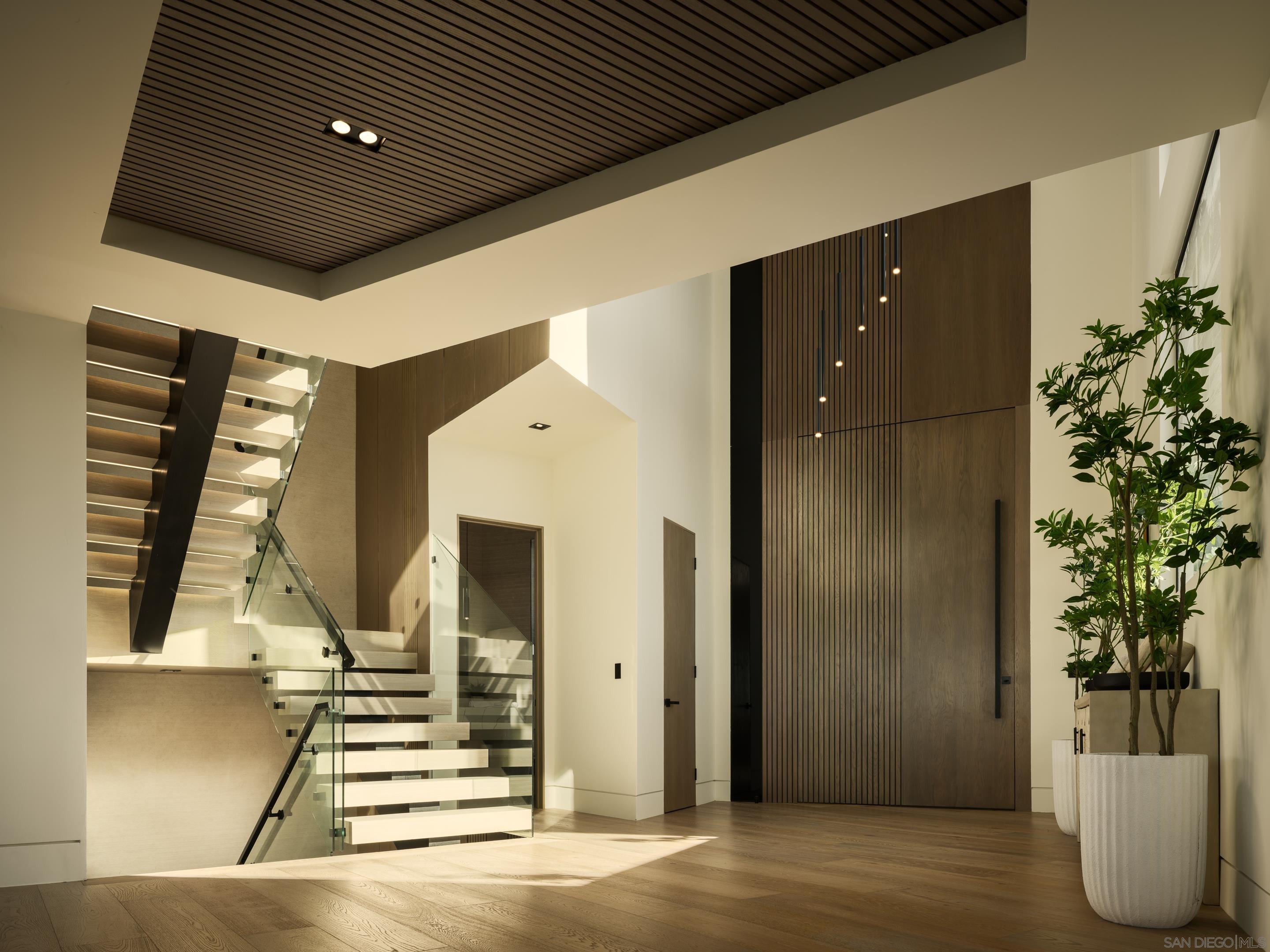 Detail Gallery Image 5 of 45 For 6627  Muirlands Dr, La Jolla,  CA 92037 - 7 Beds | 7/1 Baths