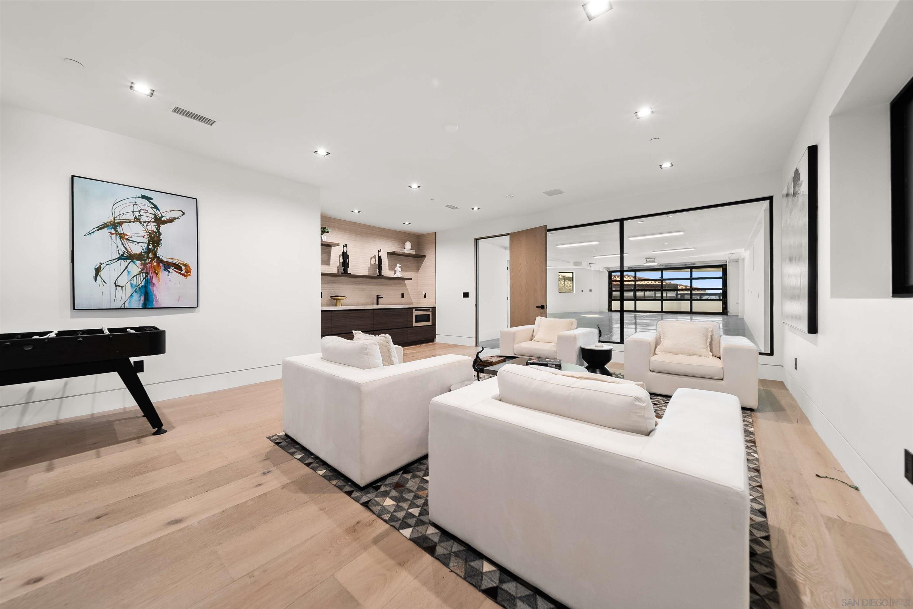 Detail Gallery Image 43 of 45 For 6627  Muirlands Dr, La Jolla,  CA 92037 - 7 Beds | 7/1 Baths