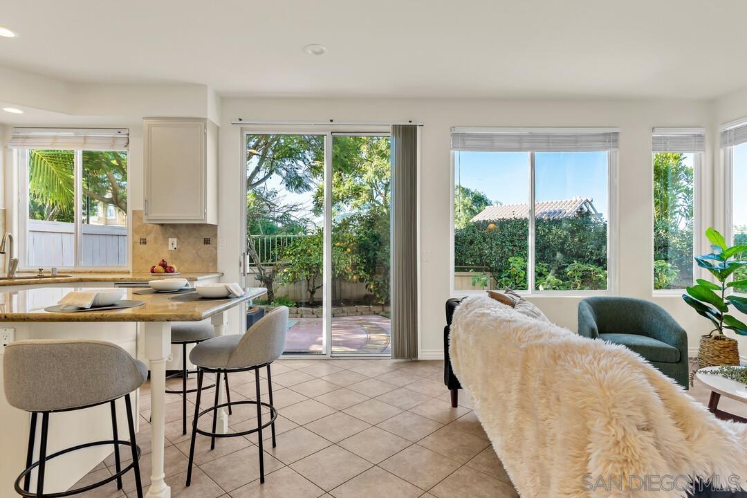 Detail Gallery Image 14 of 72 For 18910  Caminito Cantilena  #10,  San Diego,  CA 92128 - 3 Beds | 2/1 Baths