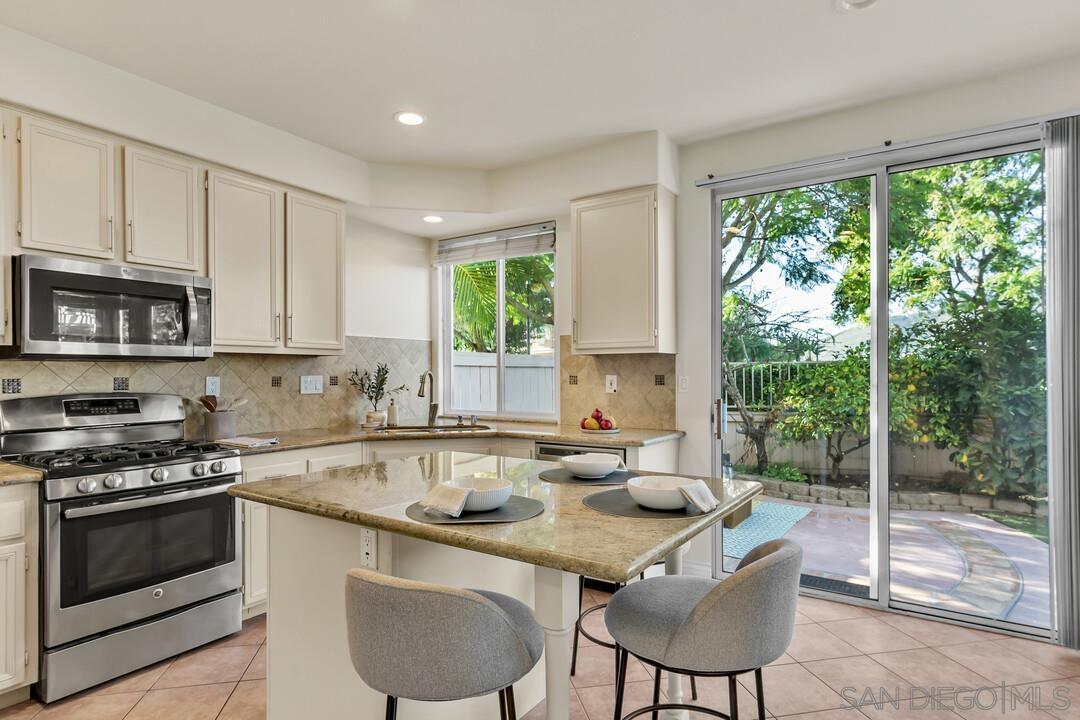 Detail Gallery Image 19 of 72 For 18910  Caminito Cantilena  #10,  San Diego,  CA 92128 - 3 Beds | 2/1 Baths