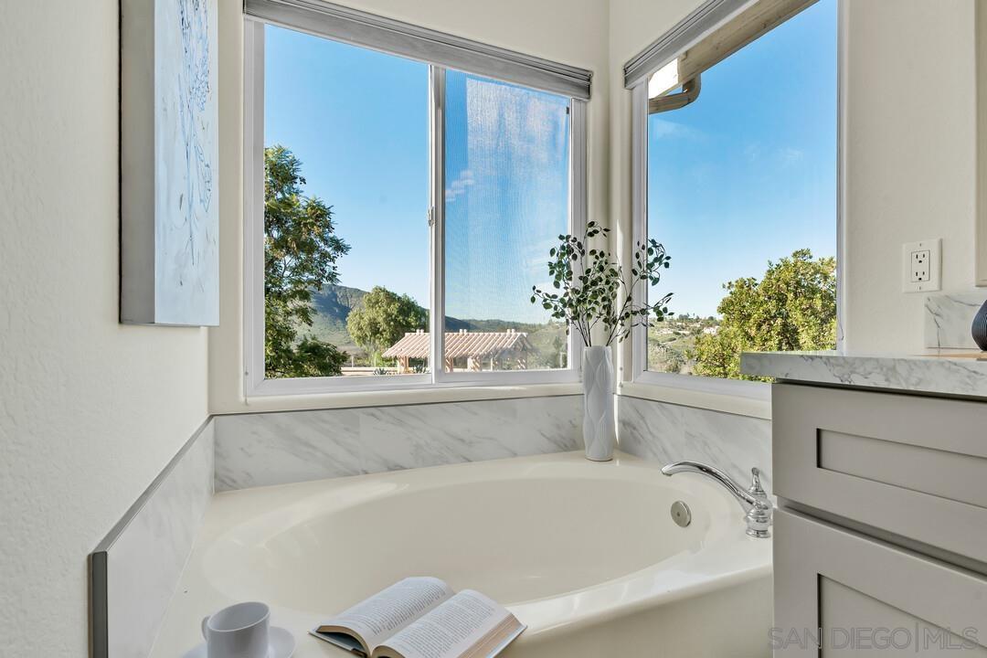 Detail Gallery Image 29 of 72 For 18910  Caminito Cantilena  #10,  San Diego,  CA 92128 - 3 Beds | 2/1 Baths