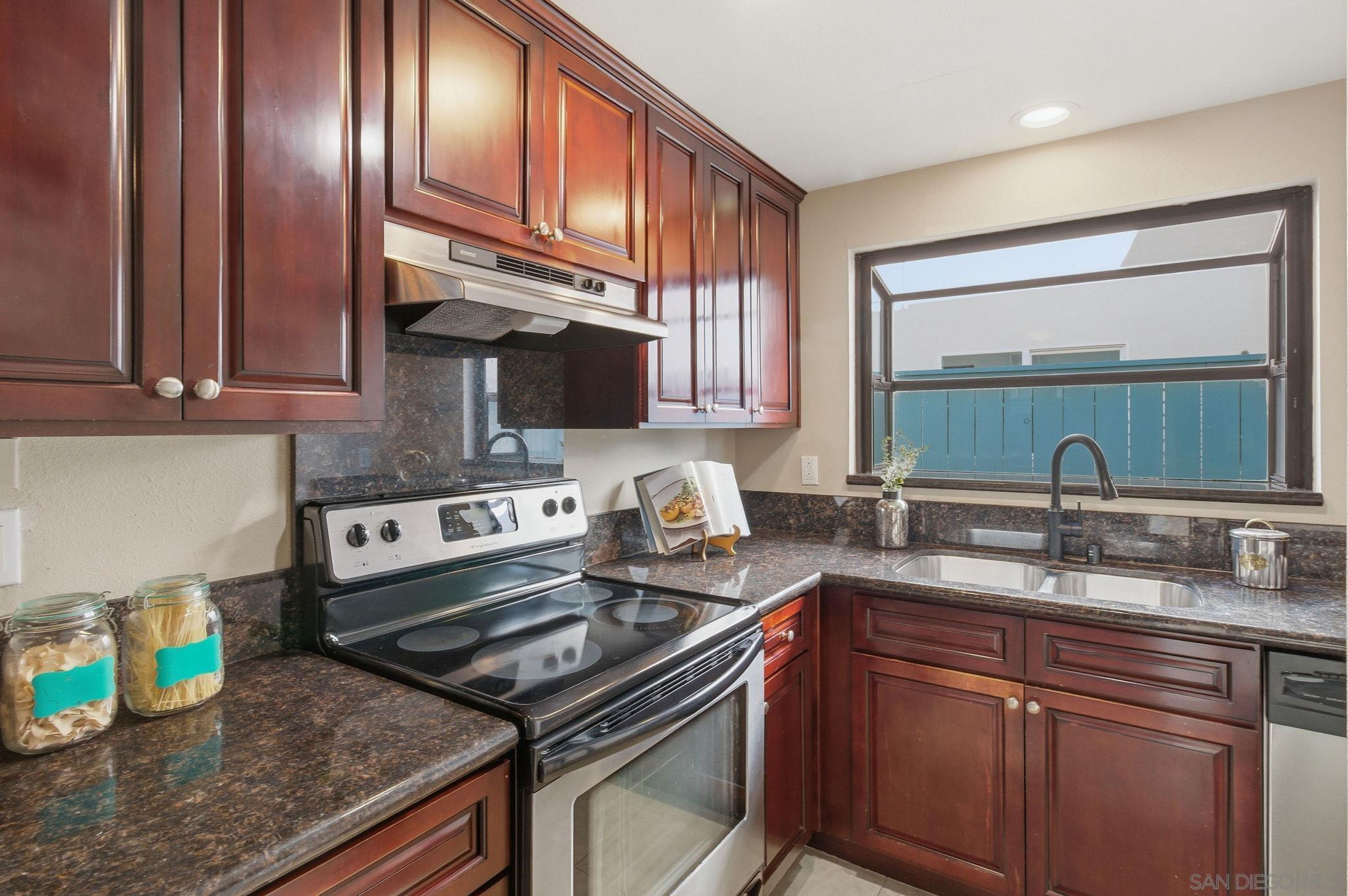 Detail Gallery Image 7 of 30 For 4783  Hawley Blvd  #4,  San Diego,  CA 92116 - 2 Beds | 2 Baths