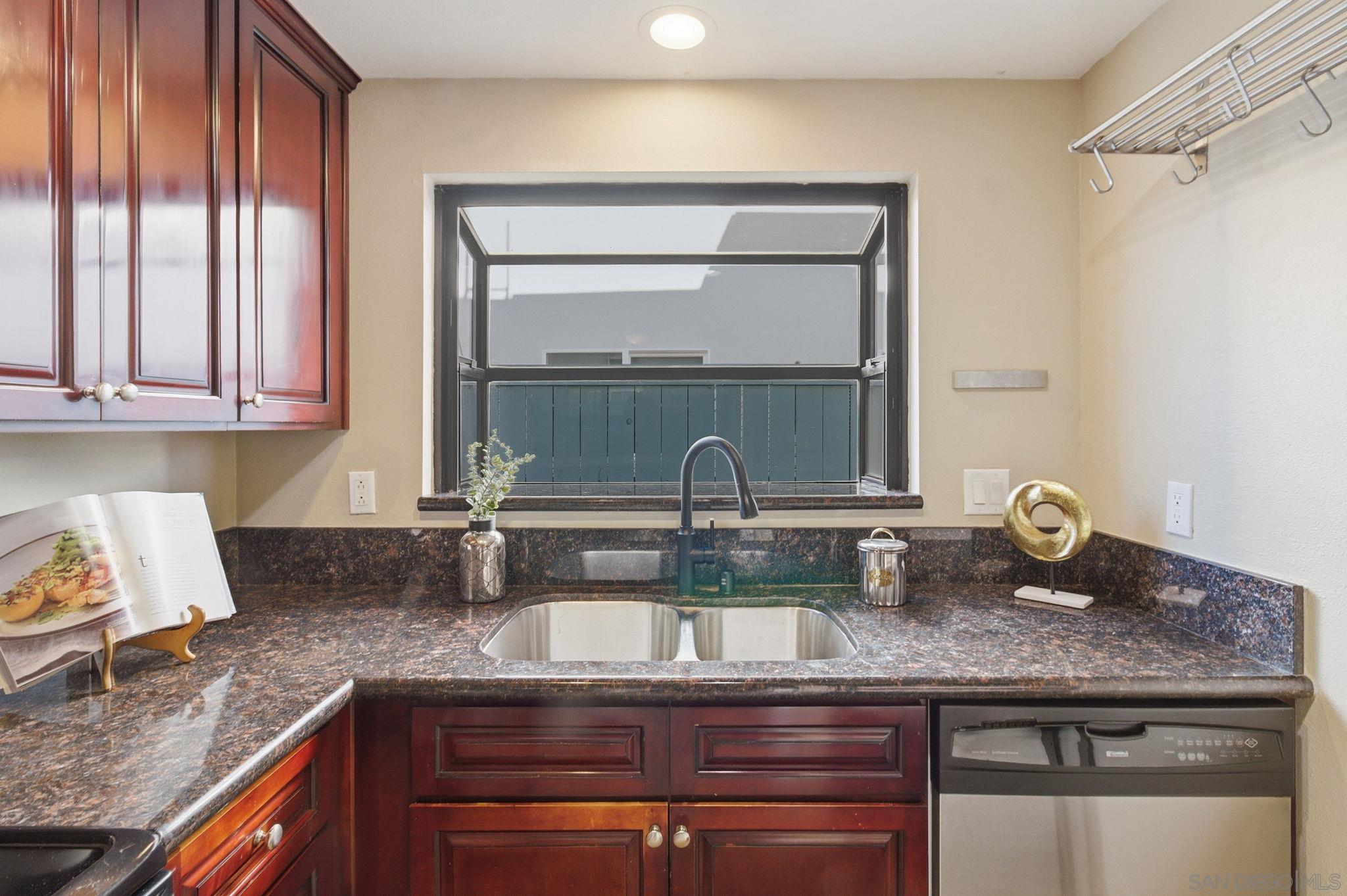 Detail Gallery Image 9 of 30 For 4783  Hawley Blvd  #4,  San Diego,  CA 92116 - 2 Beds | 2 Baths