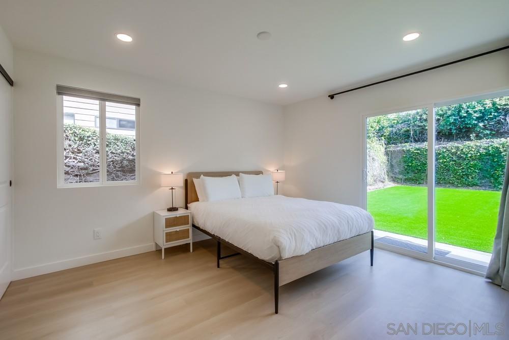 Detail Gallery Image 16 of 37 For 8457  Paseo Del Ocaso, La Jolla,  CA 92037 - 4 Beds | 3 Baths