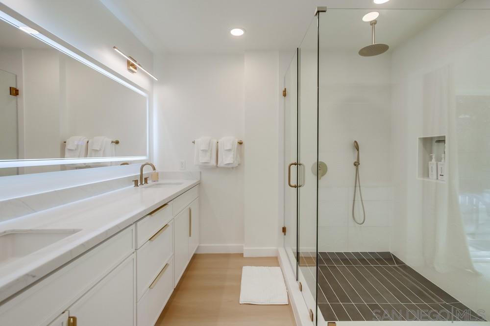 Detail Gallery Image 20 of 37 For 8457  Paseo Del Ocaso, La Jolla,  CA 92037 - 4 Beds | 3 Baths