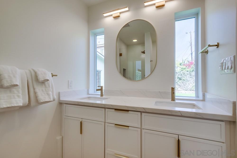 Detail Gallery Image 24 of 37 For 8457  Paseo Del Ocaso, La Jolla,  CA 92037 - 4 Beds | 3 Baths