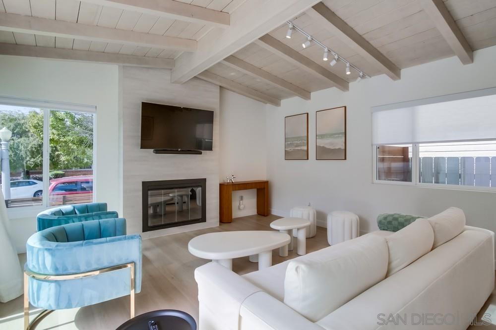 Detail Gallery Image 8 of 37 For 8457  Paseo Del Ocaso, La Jolla,  CA 92037 - 4 Beds | 3 Baths