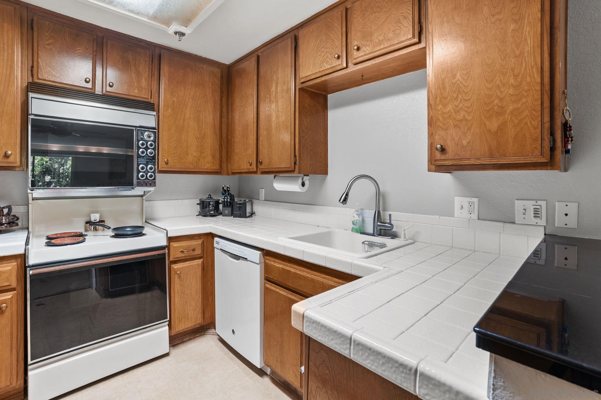 Detail Gallery Image 10 of 27 For 11255  Tierrasanta  #98,  San Diego,  CA 92124 - 1 Beds | 1/1 Baths