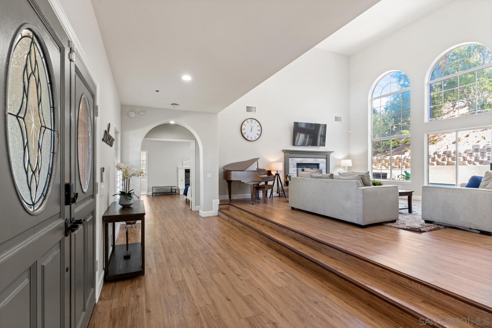 Detail Gallery Image 4 of 51 For 1696  Gil Way, Vista,  CA 92084 - 6 Beds | 6/1 Baths