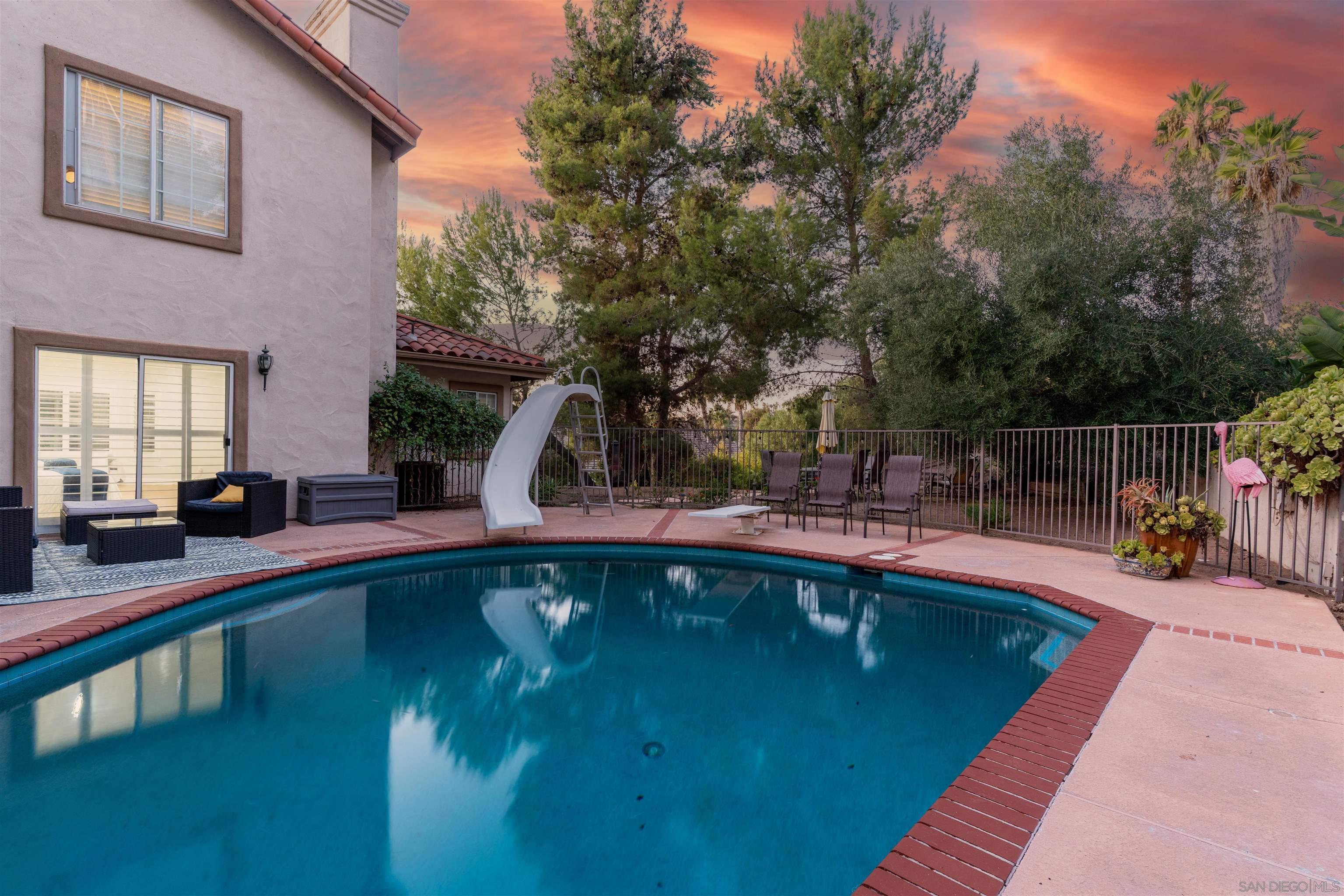 Detail Gallery Image 8 of 51 For 1696  Gil Way, Vista,  CA 92084 - 6 Beds | 6/1 Baths