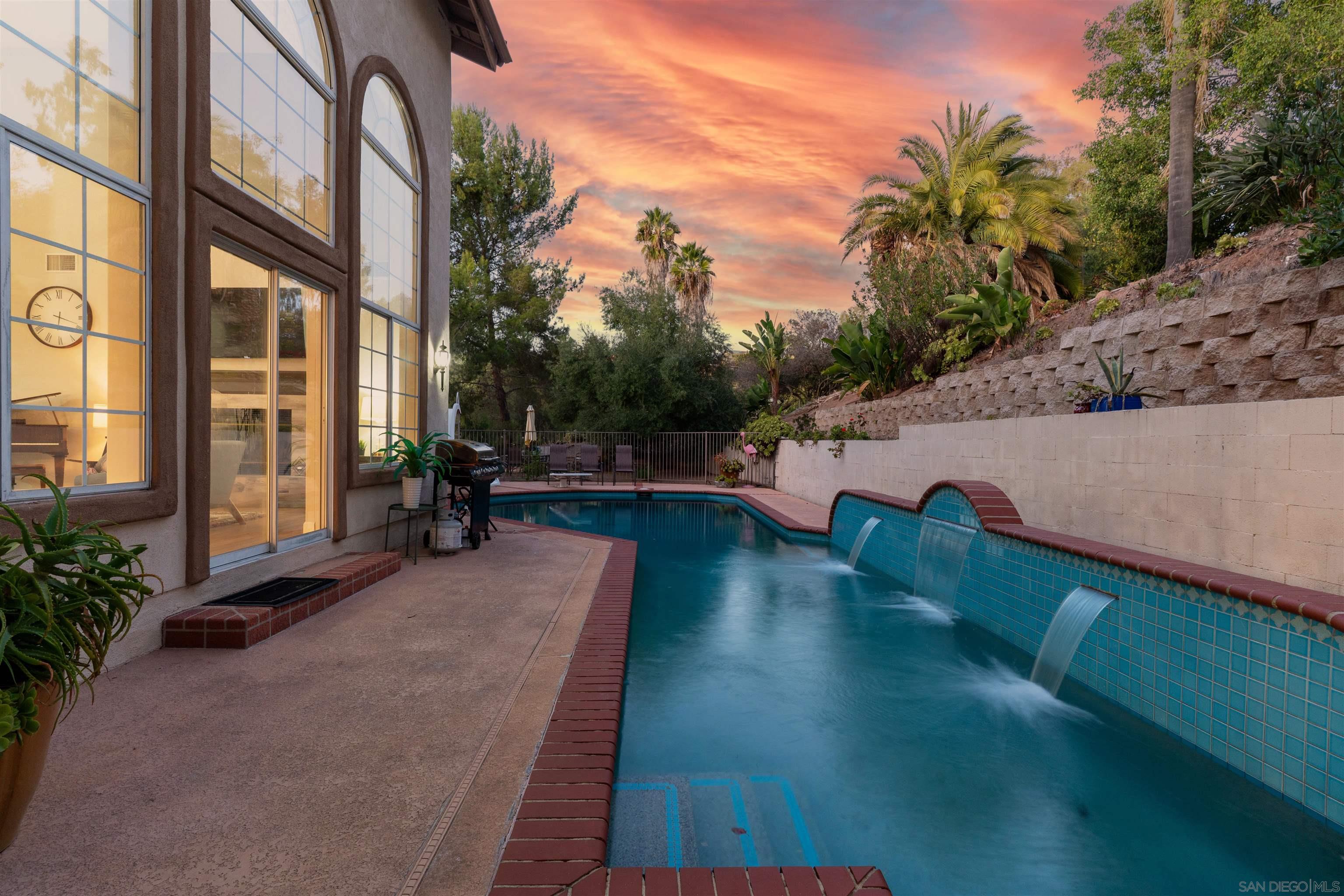 Detail Gallery Image 9 of 51 For 1696  Gil Way, Vista,  CA 92084 - 6 Beds | 6/1 Baths