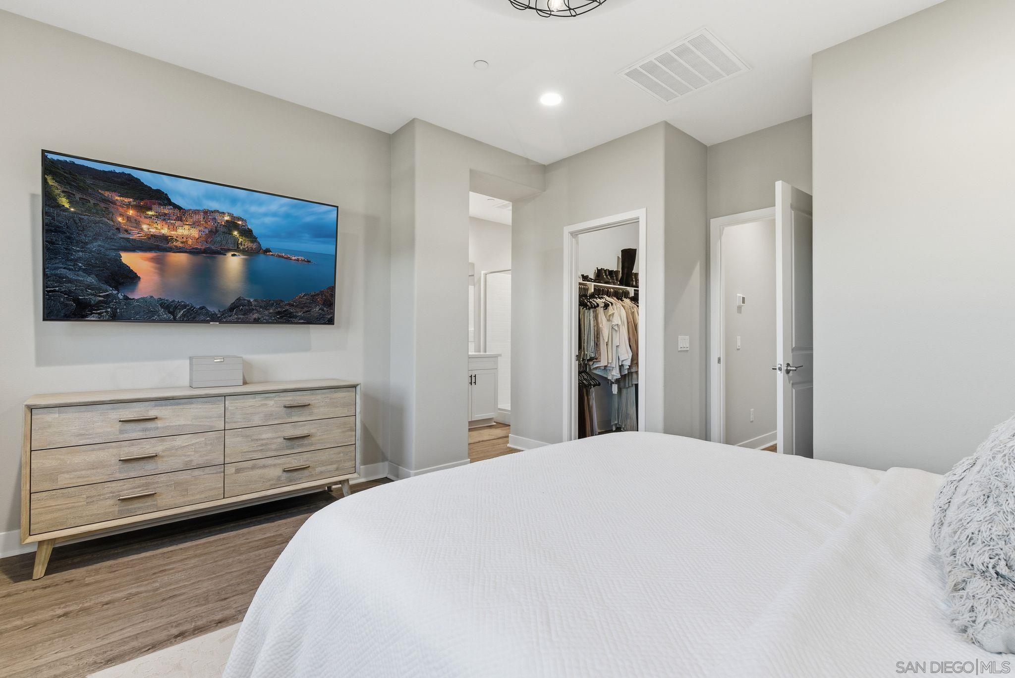 Detail Gallery Image 12 of 42 For 4382  Pacifica Way  #4,  Oceanside,  CA 92056 - 3 Beds | 3/1 Baths
