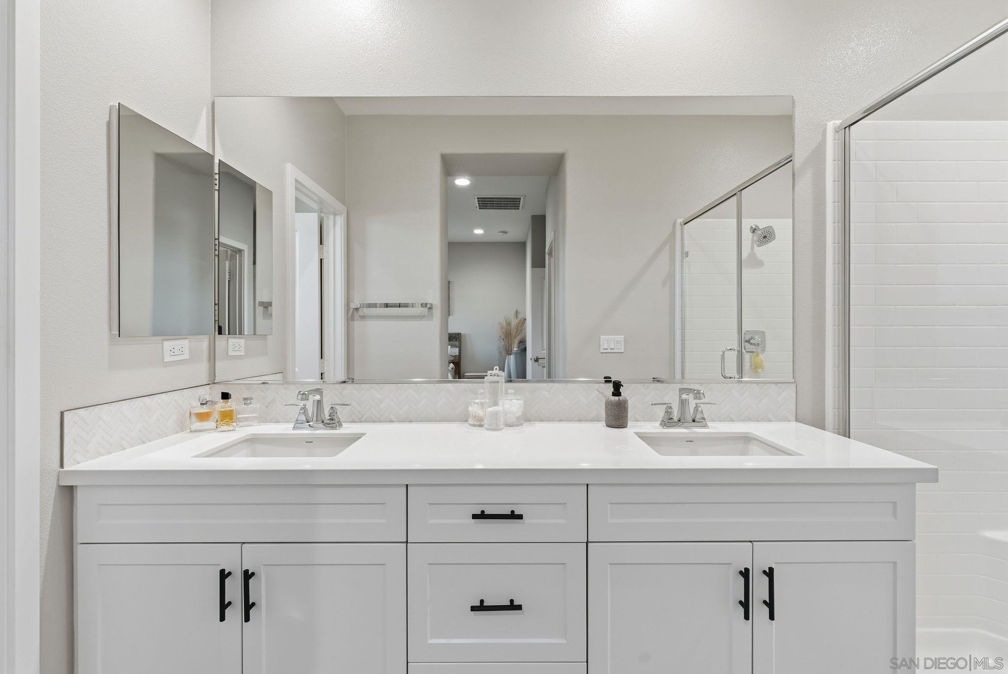 Detail Gallery Image 13 of 42 For 4382  Pacifica Way  #4,  Oceanside,  CA 92056 - 3 Beds | 3/1 Baths