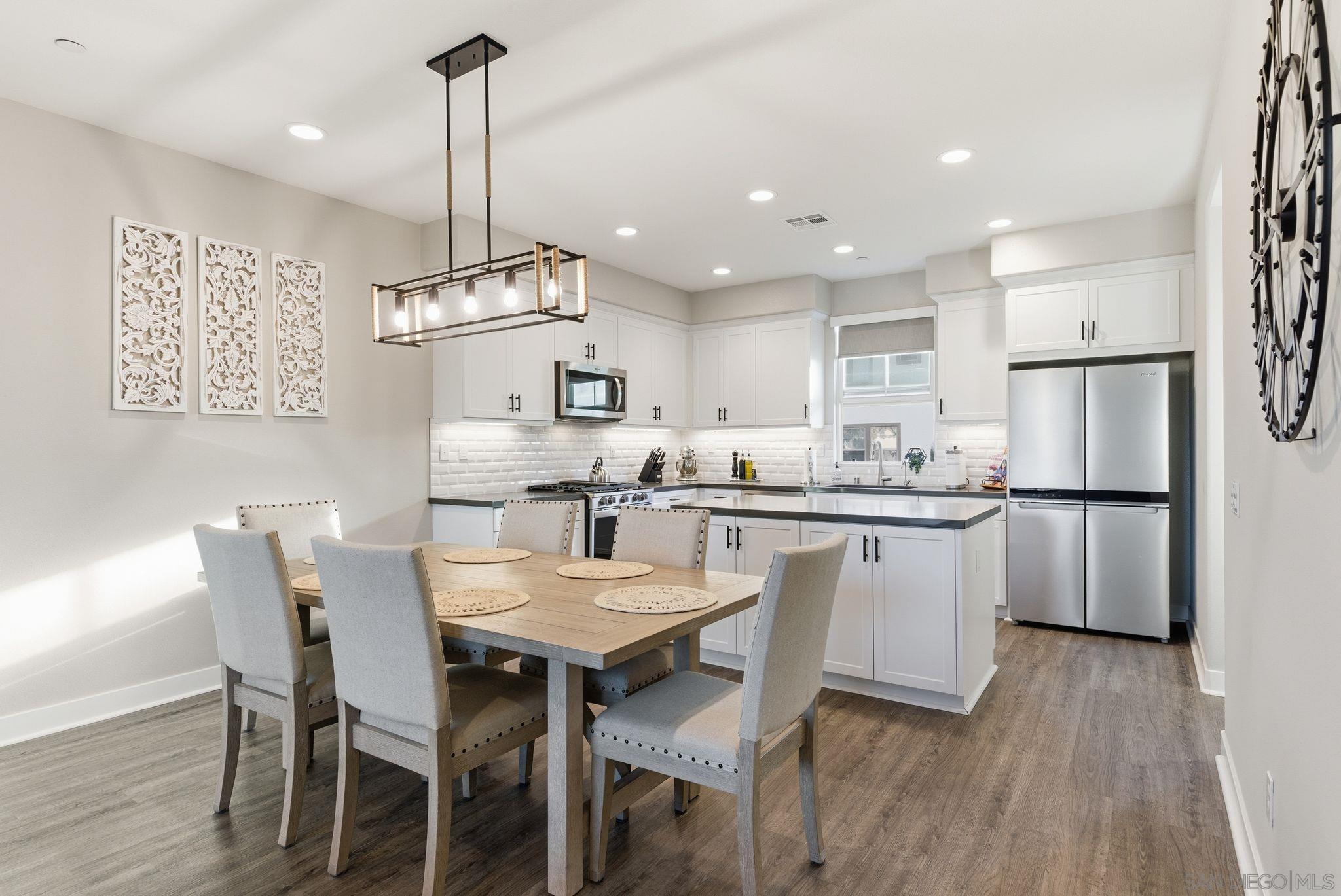 Detail Gallery Image 5 of 42 For 4382  Pacifica Way  #4,  Oceanside,  CA 92056 - 3 Beds | 3/1 Baths