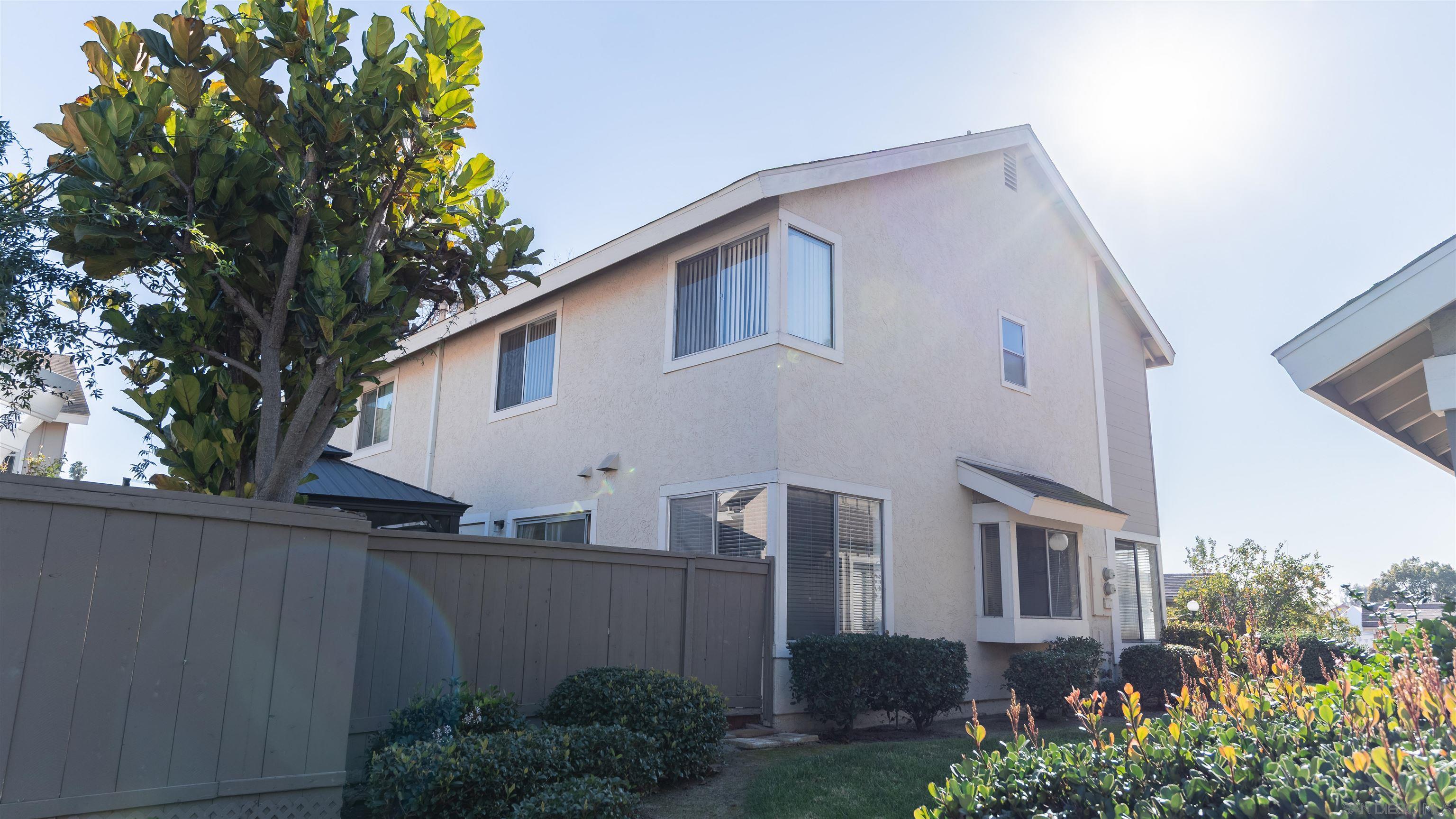 Detail Gallery Image 3 of 33 For 7483  Tooma St  #B,  San Diego,  CA 92139 - 3 Beds | 2/1 Baths