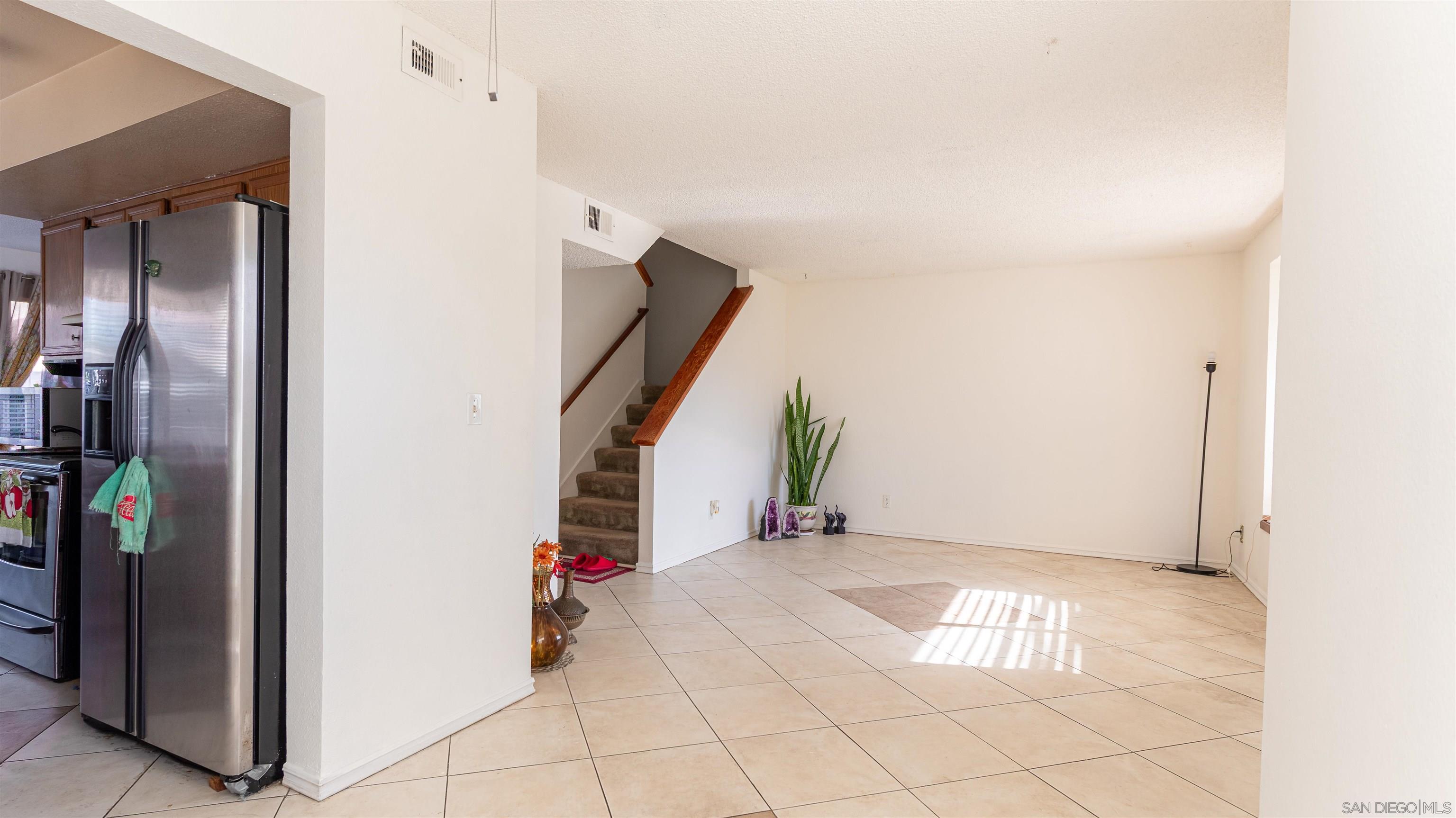 Detail Gallery Image 7 of 33 For 7483  Tooma St  #B,  San Diego,  CA 92139 - 3 Beds | 2/1 Baths