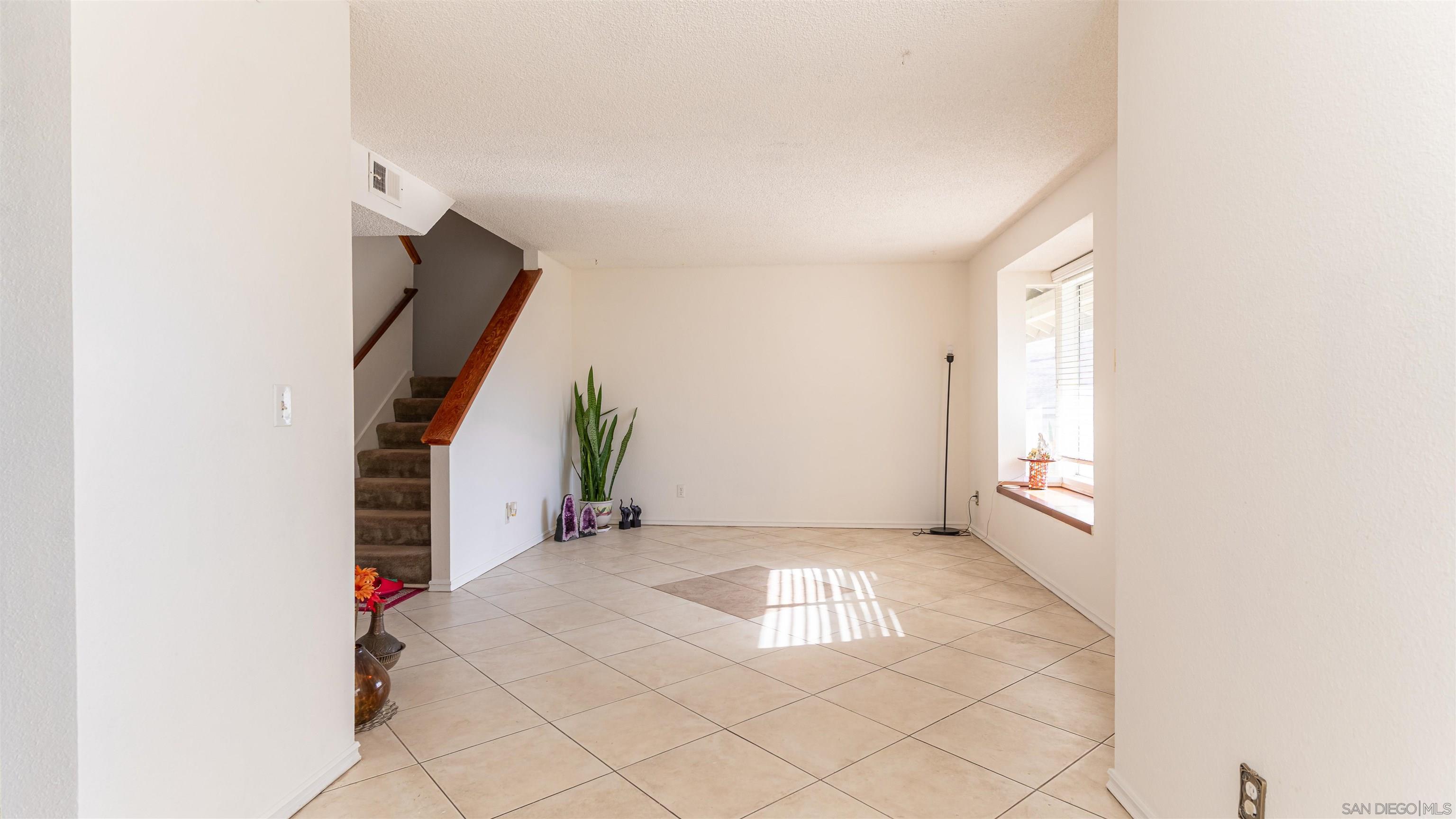 Detail Gallery Image 9 of 33 For 7483  Tooma St  #B,  San Diego,  CA 92139 - 3 Beds | 2/1 Baths