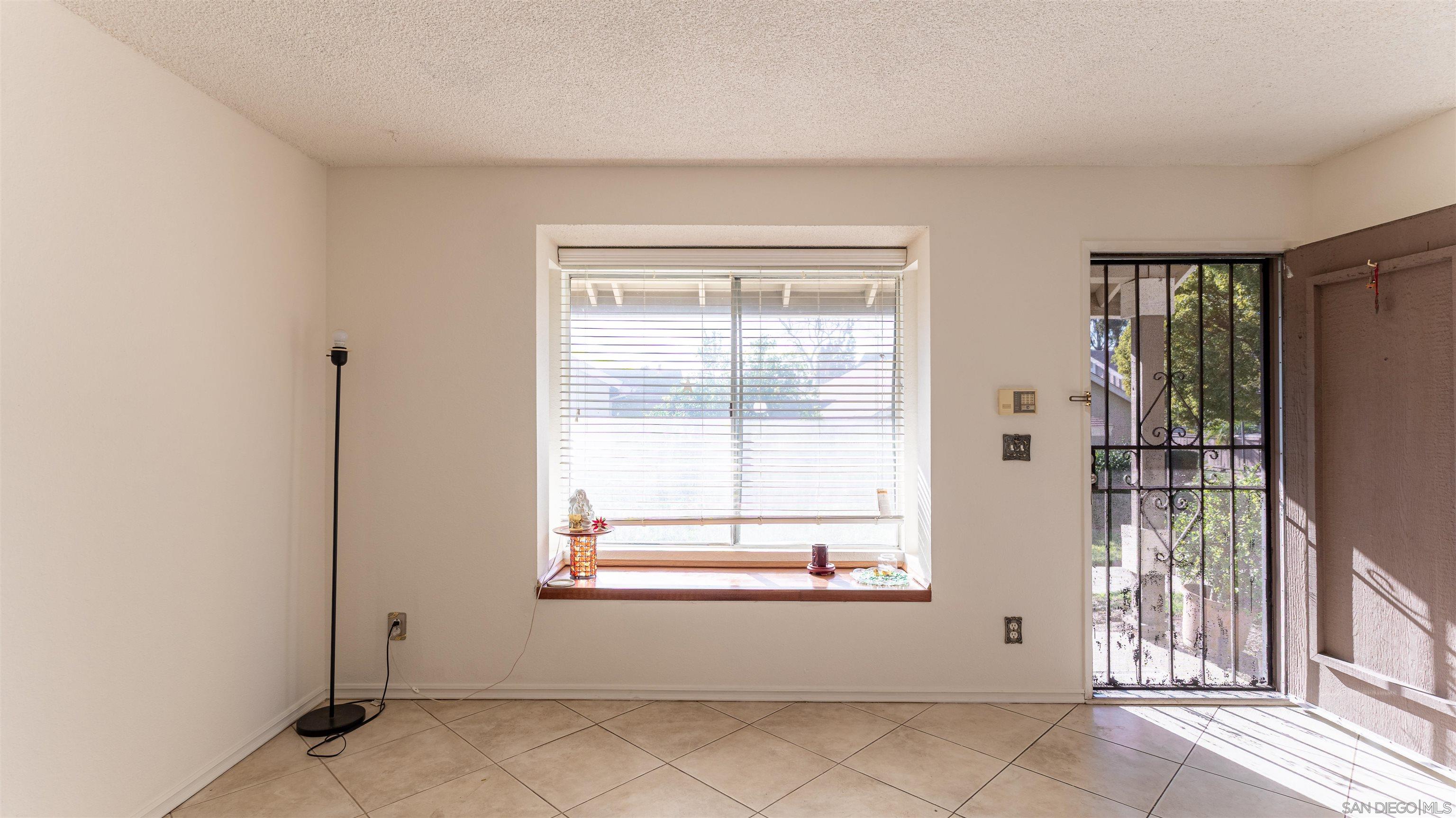 Detail Gallery Image 10 of 33 For 7483  Tooma St  #B,  San Diego,  CA 92139 - 3 Beds | 2/1 Baths