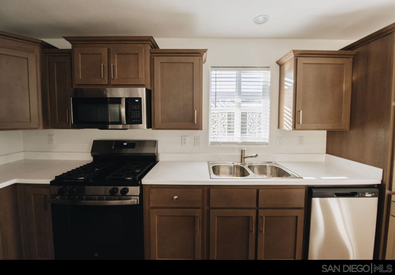 Detail Gallery Image 6 of 9 For 1120  Pepper Dr  73, El Cajon,  CA 92021 - 2 Beds | 2 Baths