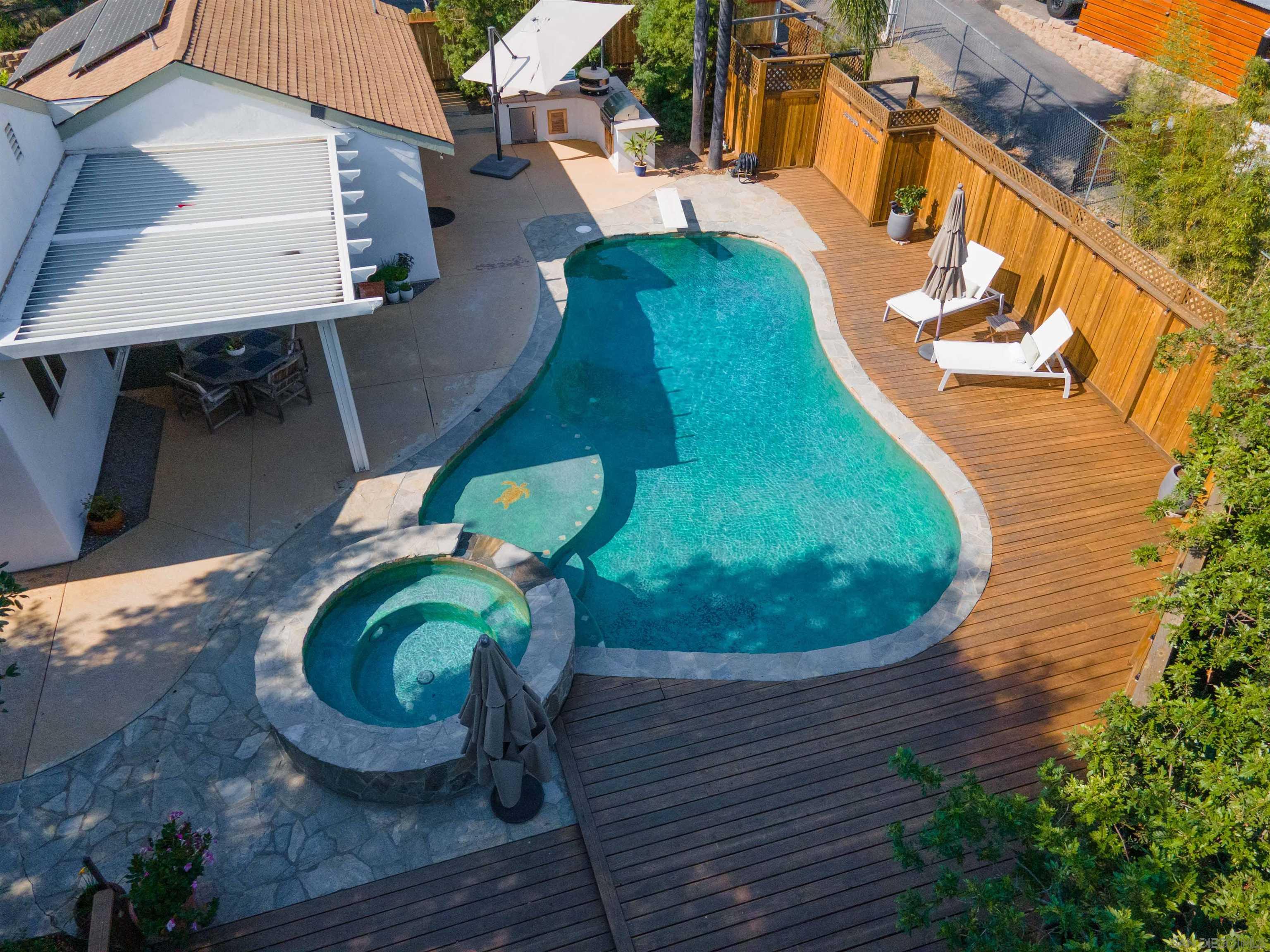 Detail Gallery Image 11 of 28 For 1454  Romance Road, Escondido,  CA 92029 - 3 Beds | 2 Baths